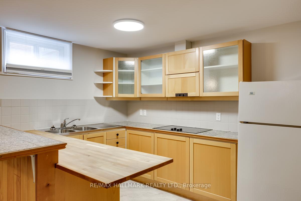 Photo 25 of 16 Glen Davis Crescent, Toronto, East End-Danforth — HOMEH