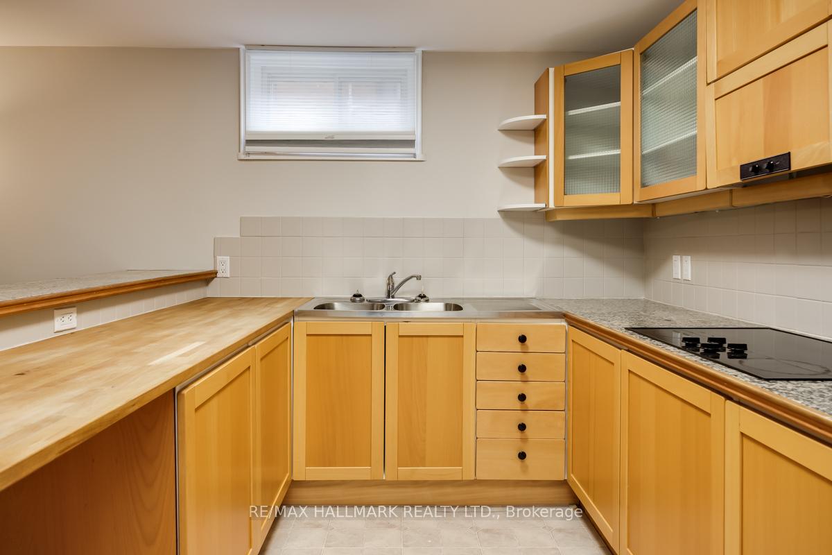 Photo 26 of 16 Glen Davis Crescent, Toronto, East End-Danforth — HOMEH