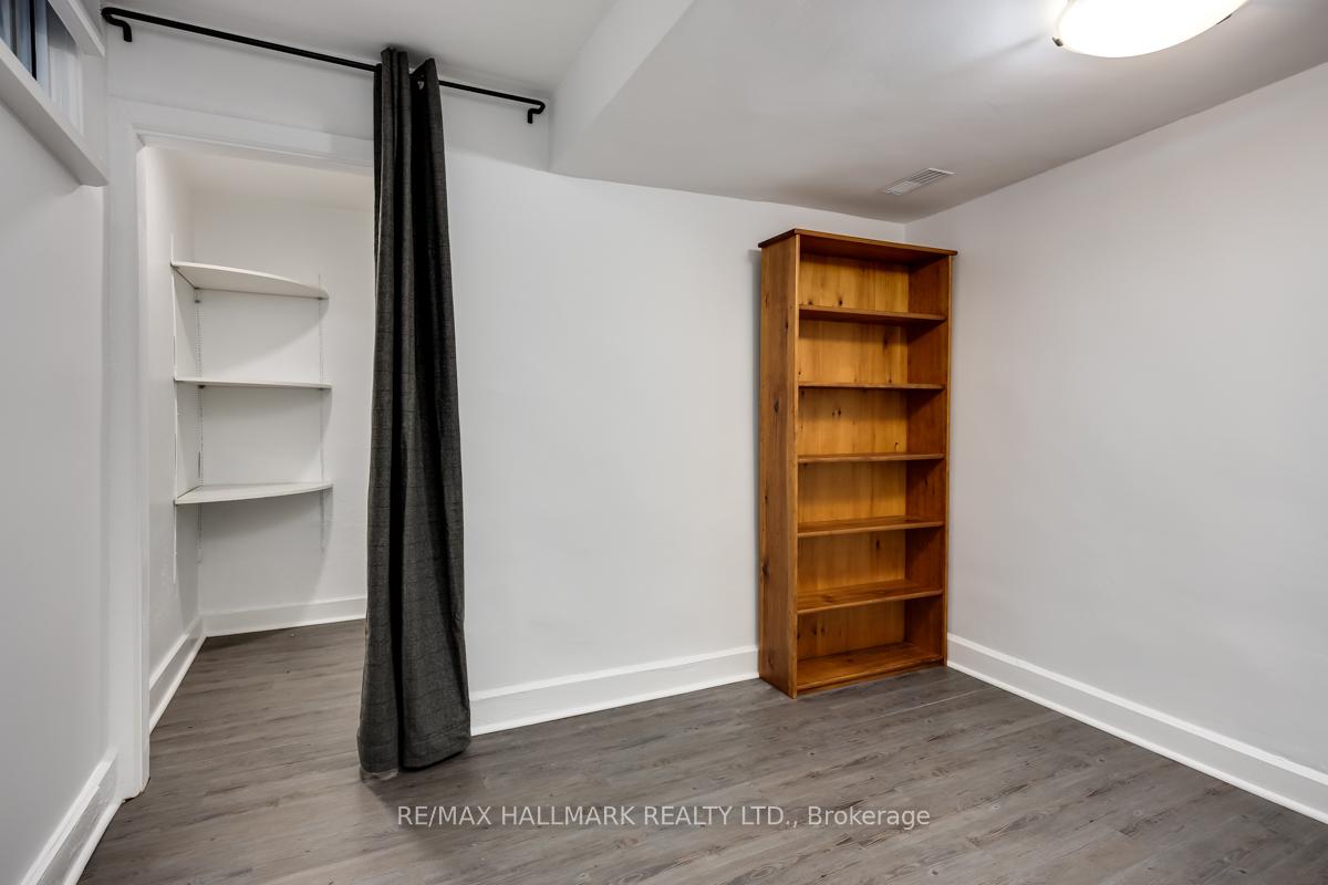 Photo 28 of 16 Glen Davis Crescent, Toronto, East End-Danforth — HOMEH