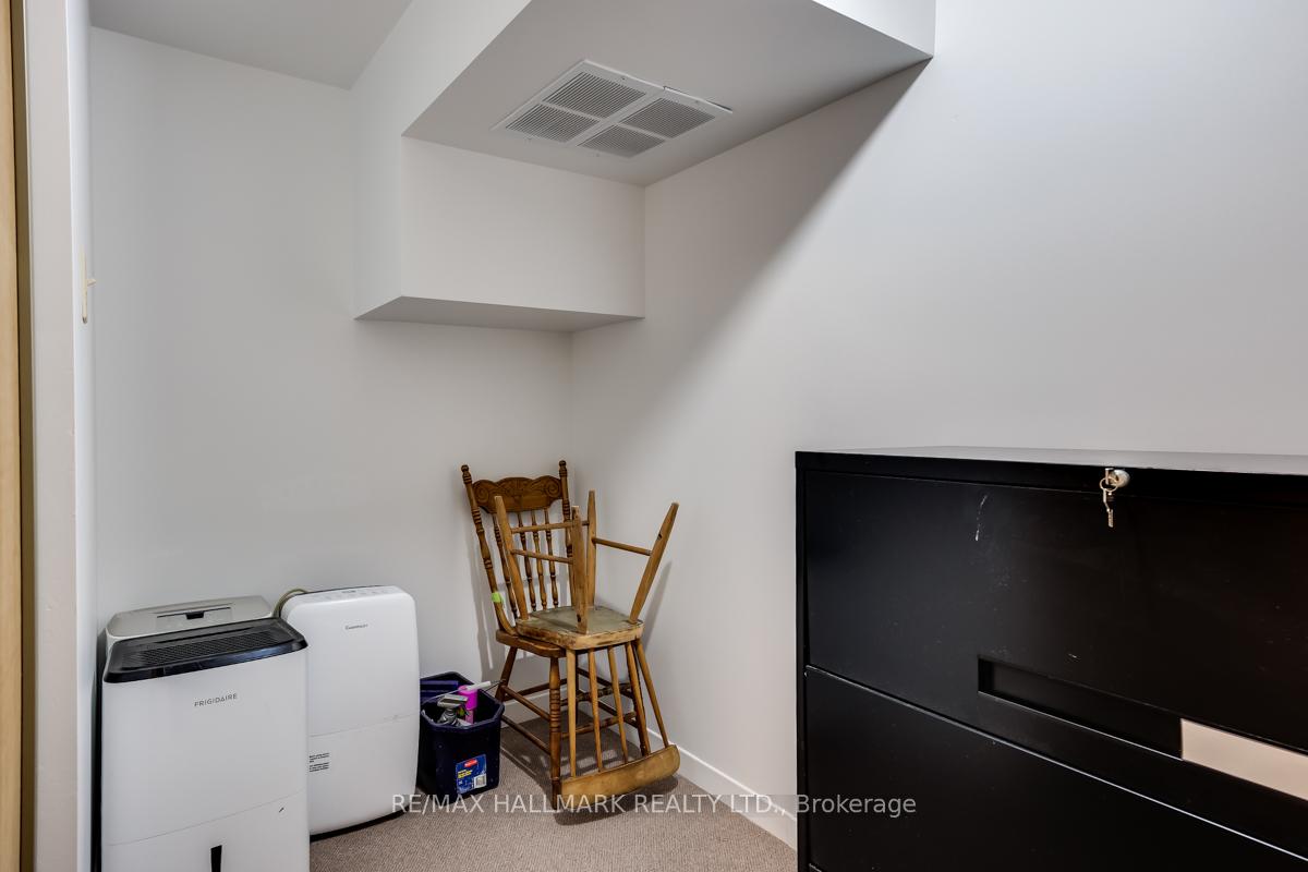 Photo 31 of 16 Glen Davis Crescent, Toronto, East End-Danforth — HOMEH