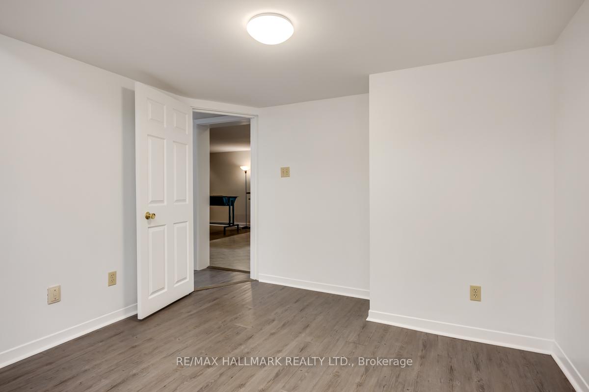 Photo 32 of 16 Glen Davis Crescent, Toronto, East End-Danforth — HOMEH