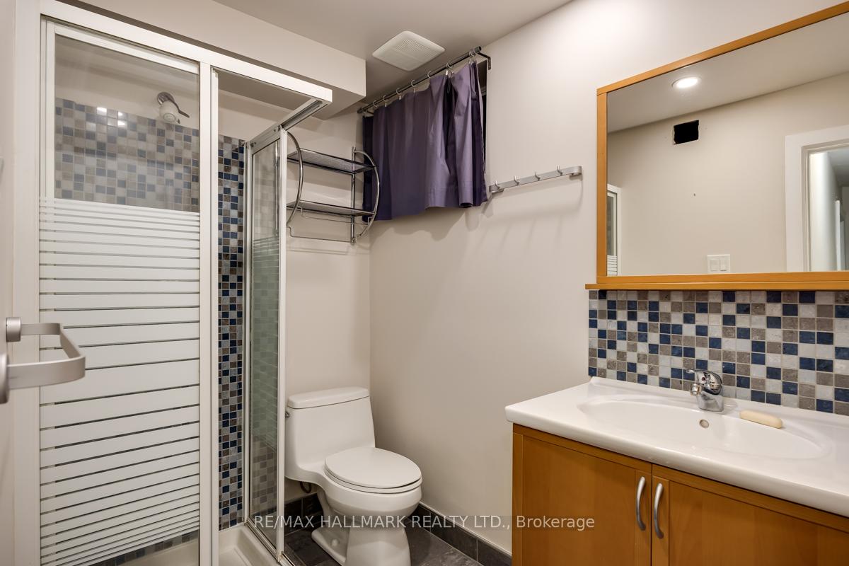 Photo 33 of 16 Glen Davis Crescent, Toronto, East End-Danforth — HOMEH