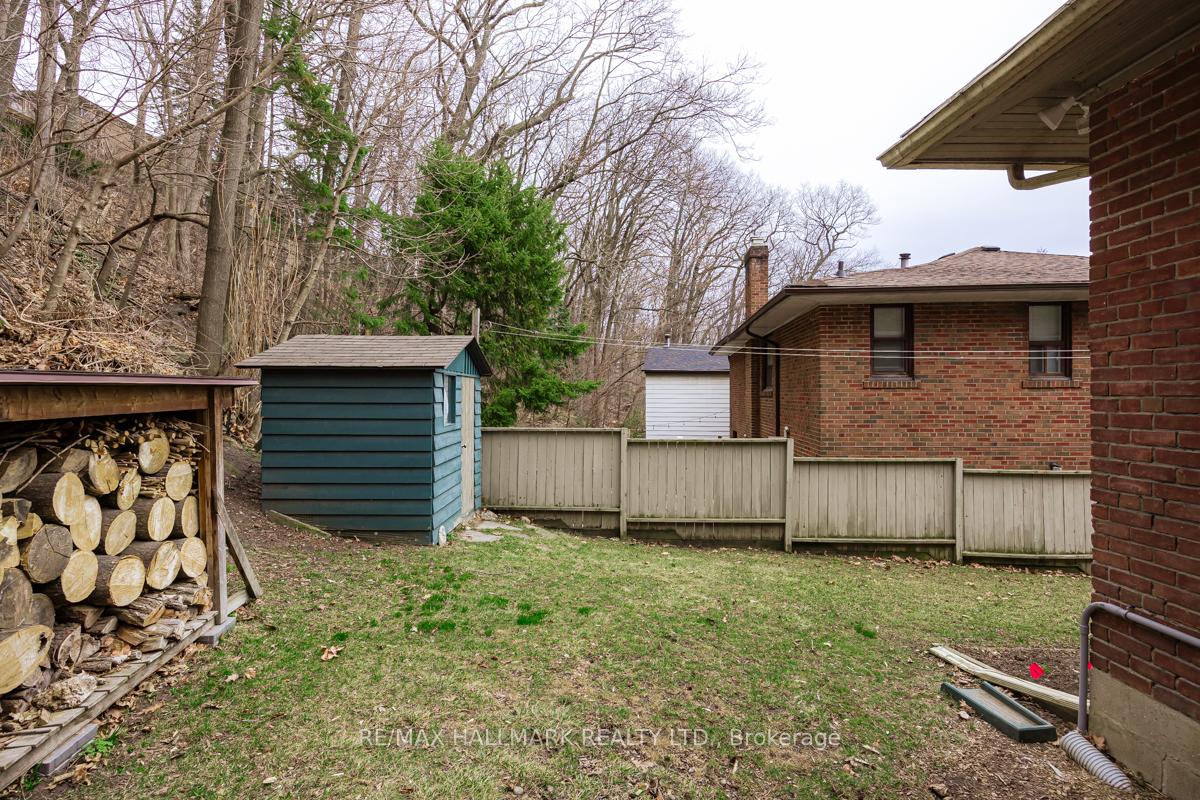 Photo 40 of 16 Glen Davis Crescent, Toronto, East End-Danforth — HOMEH