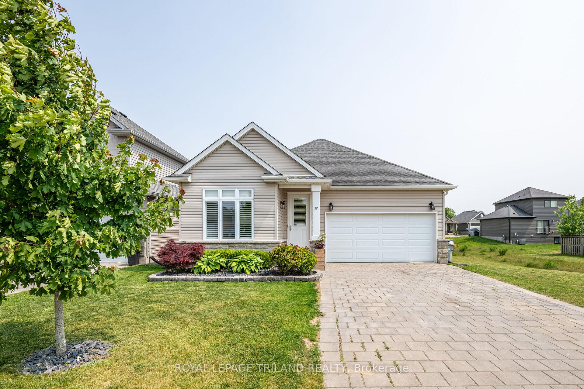 Photo 2 of 32 Willis Avenue, Strathroy-Caradoc, SE — HOMEH
