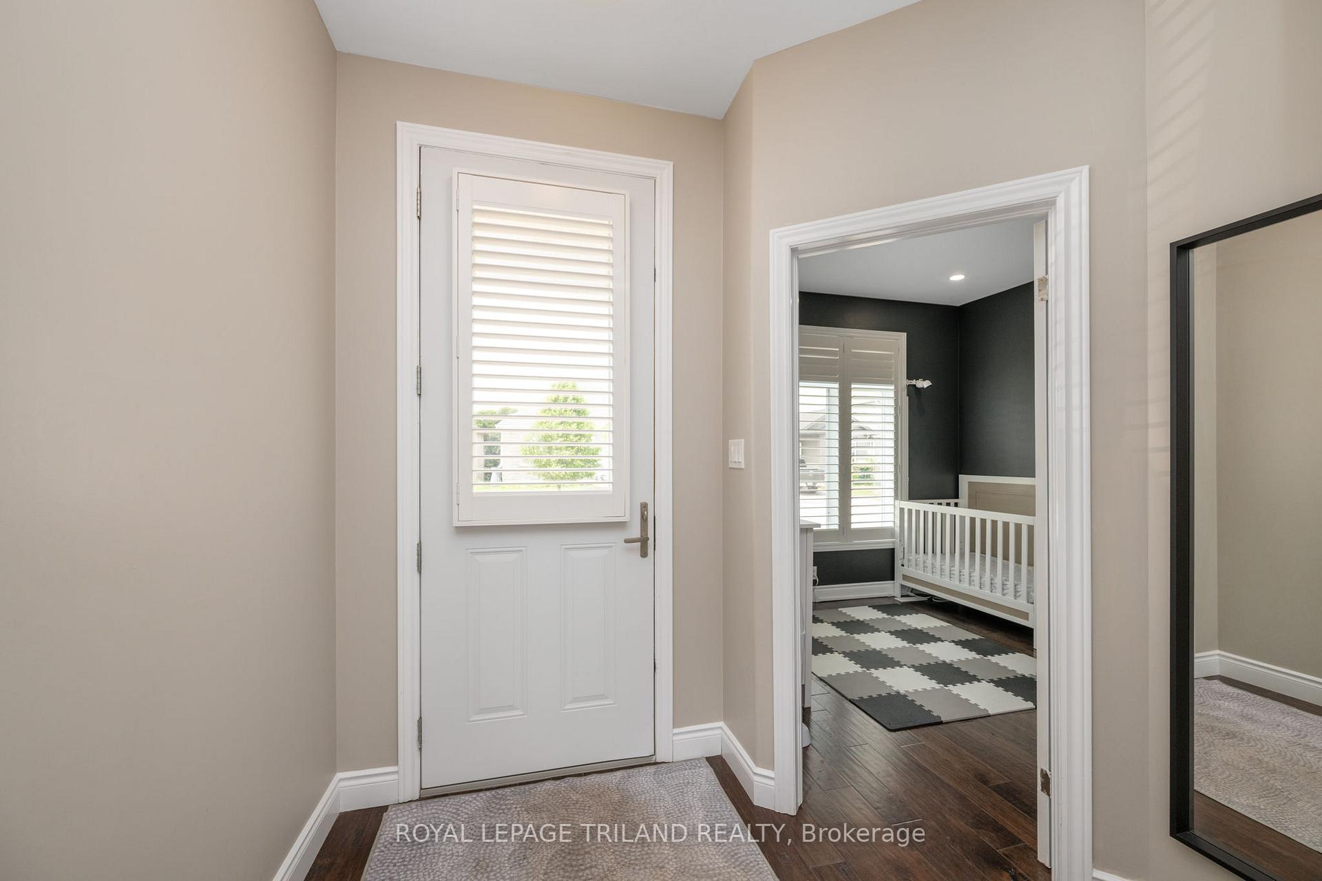 Photo 4 of 32 Willis Avenue, Strathroy-Caradoc, SE — HOMEH