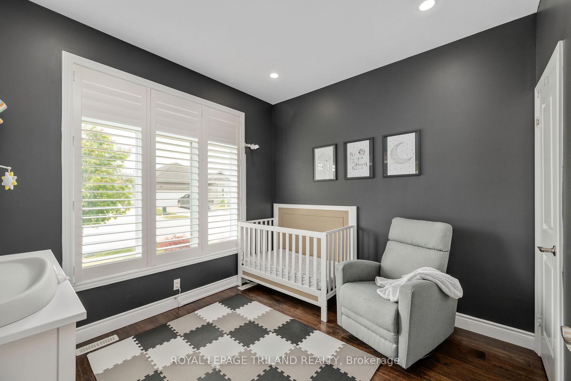 Photo 5 of 32 Willis Avenue, Strathroy-Caradoc, SE — HOMEH