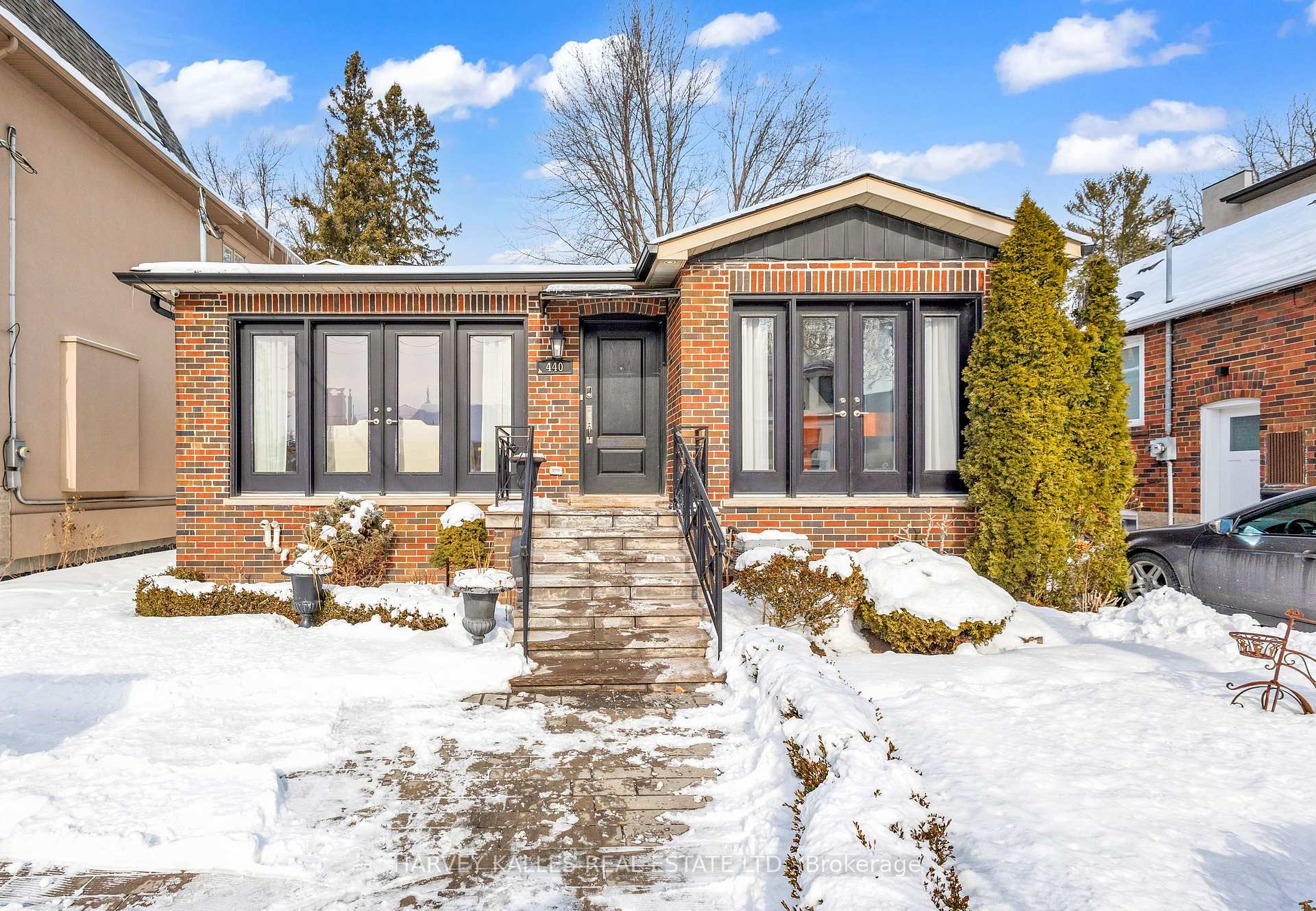 Front of 440 Glengarry Avenue