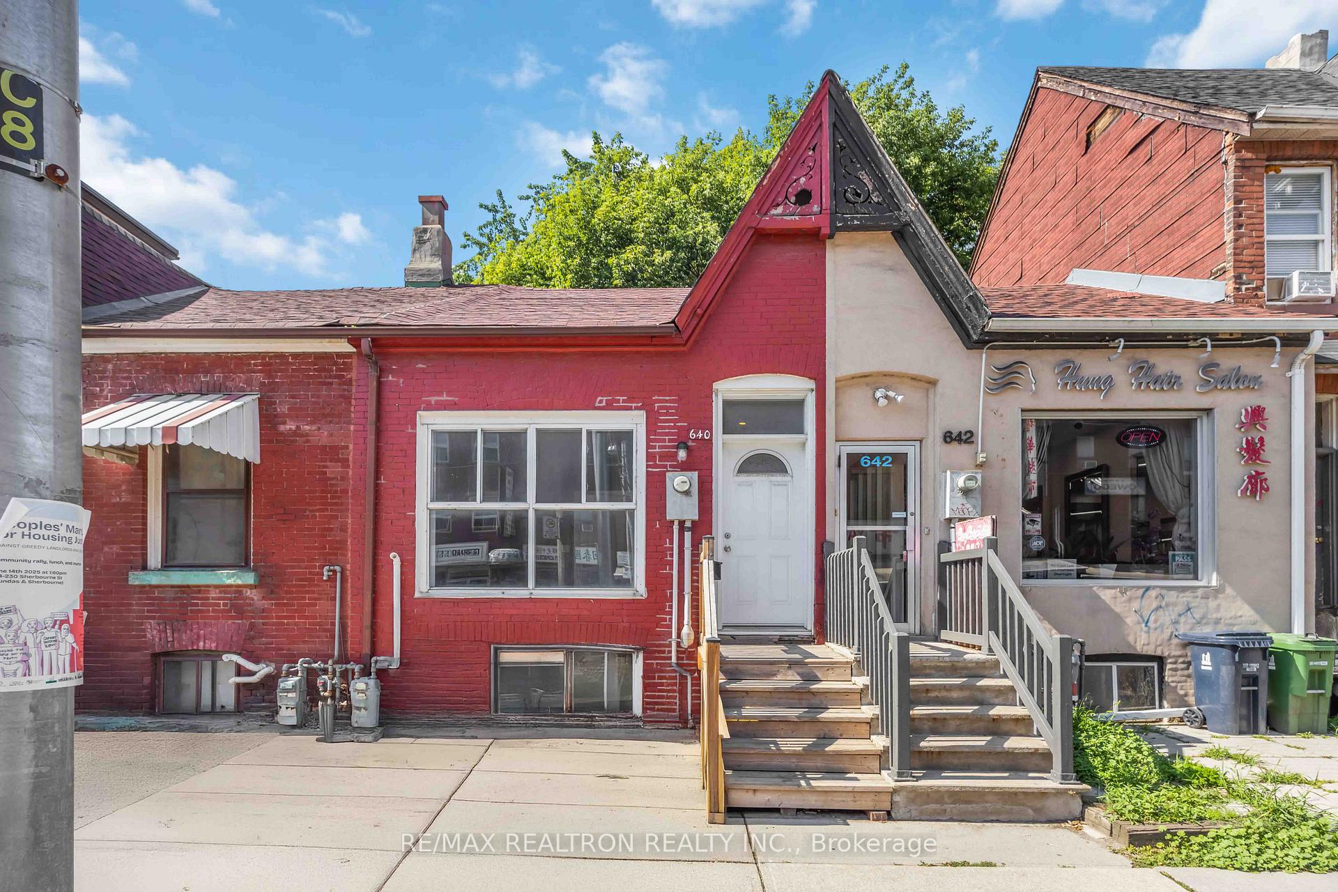 Front of Unit Main, 640 Gerrard Street E