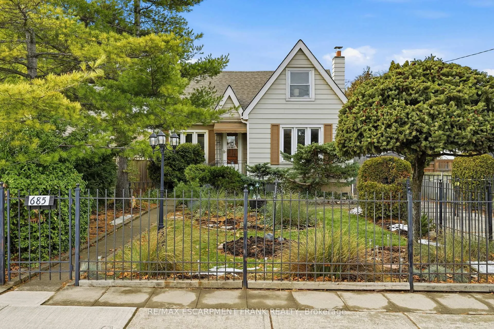 Photo 1 of 685 Dunn Avenue, Hamilton, Parkview — HOMEH