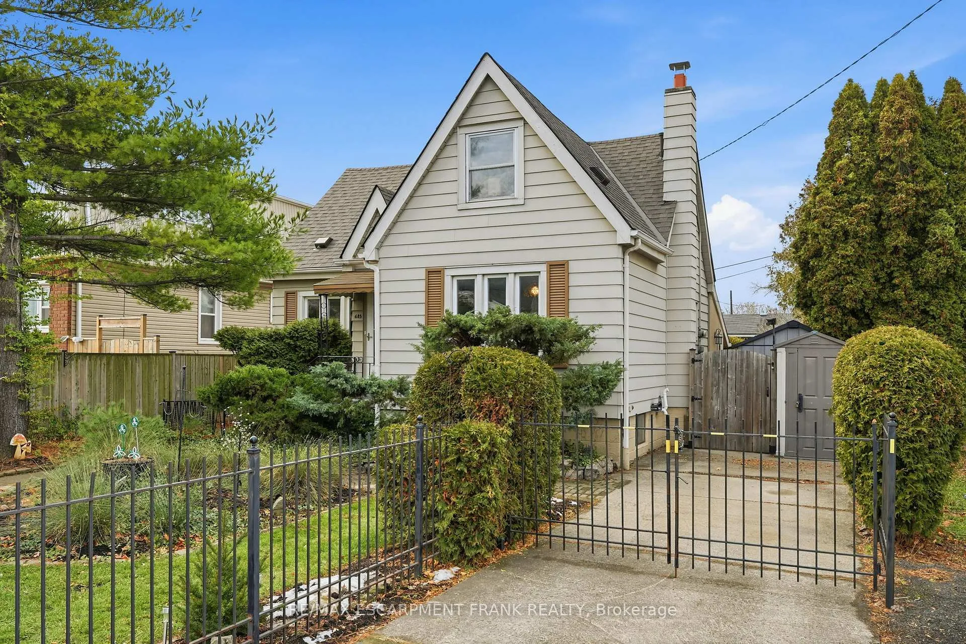 Photo 3 of 685 Dunn Avenue, Hamilton, Parkview — HOMEH