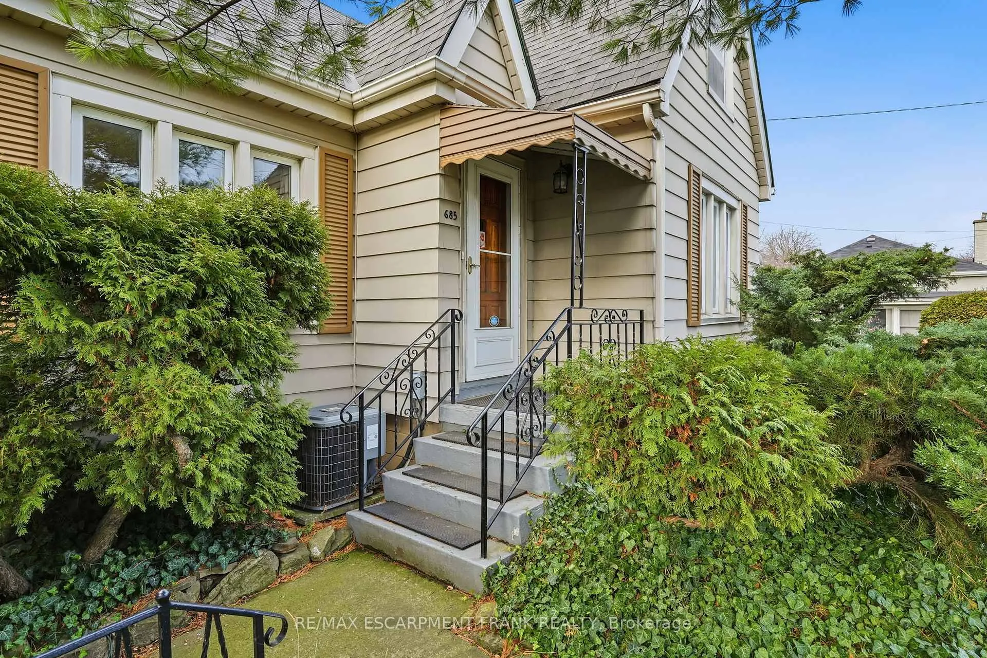 Photo 5 of 685 Dunn Avenue, Hamilton, Parkview — HOMEH