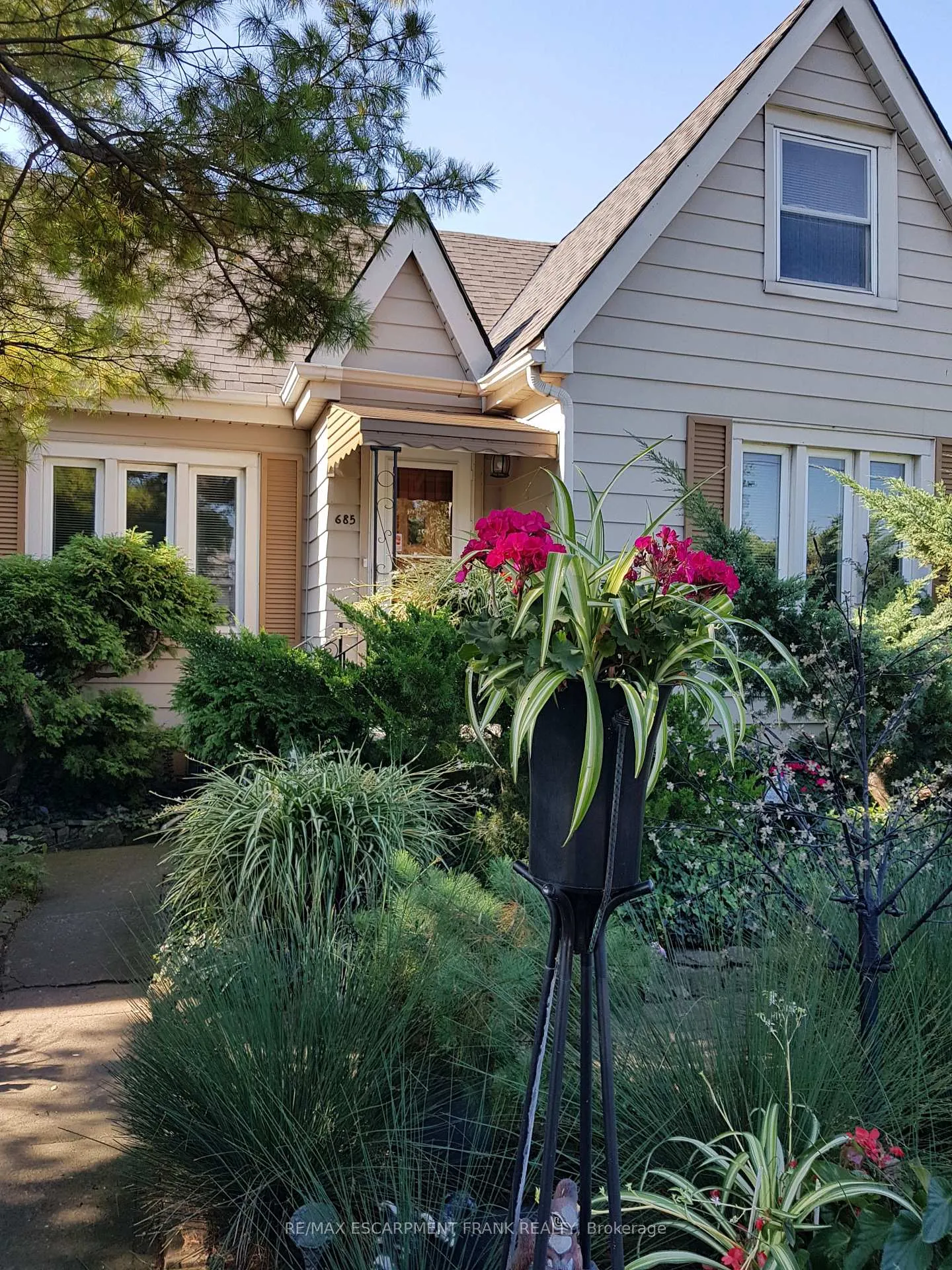 Photo 6 of 685 Dunn Avenue, Hamilton, Parkview — HOMEH