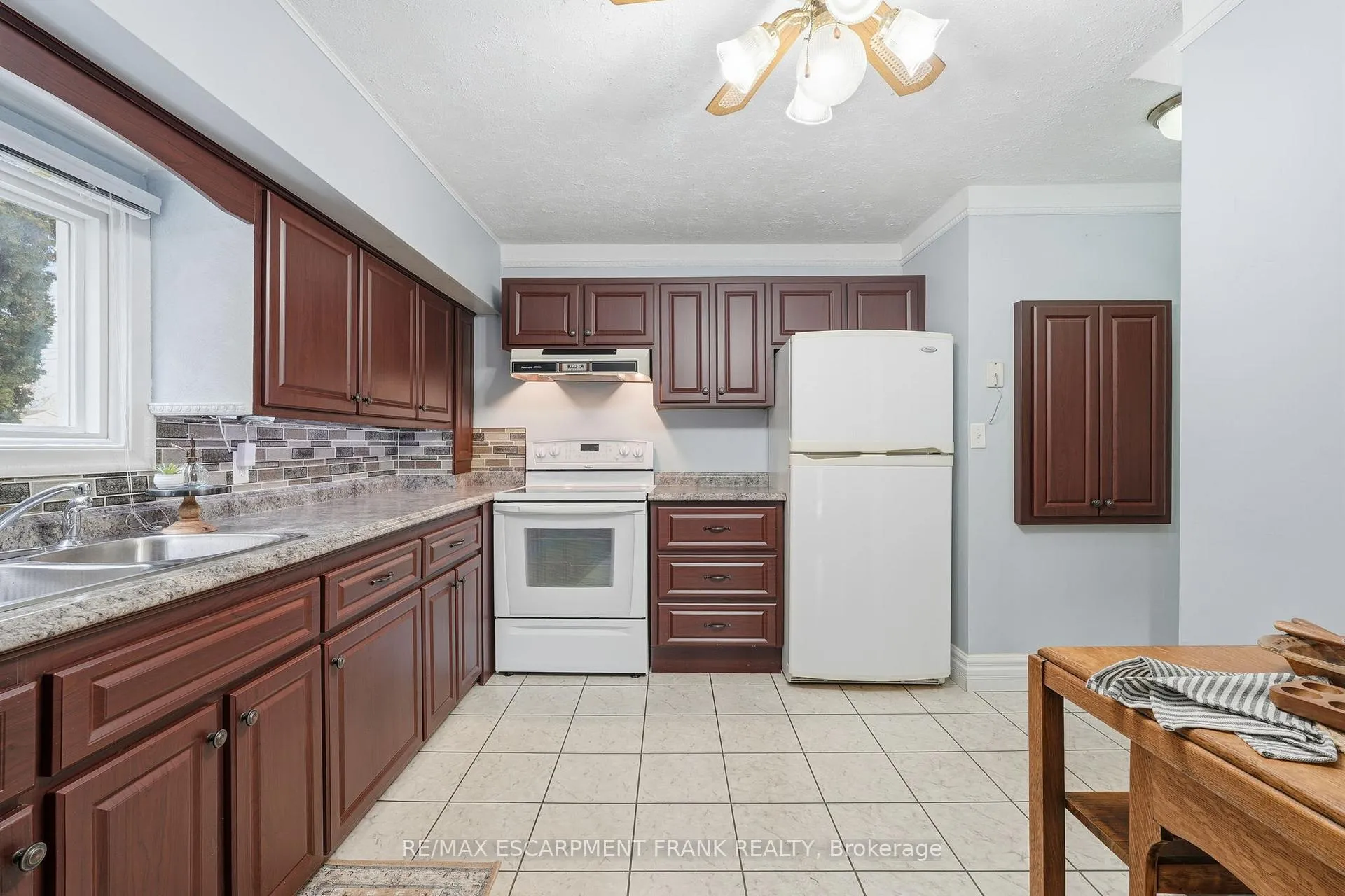 Photo 18 of 685 Dunn Avenue, Hamilton, Parkview — HOMEH