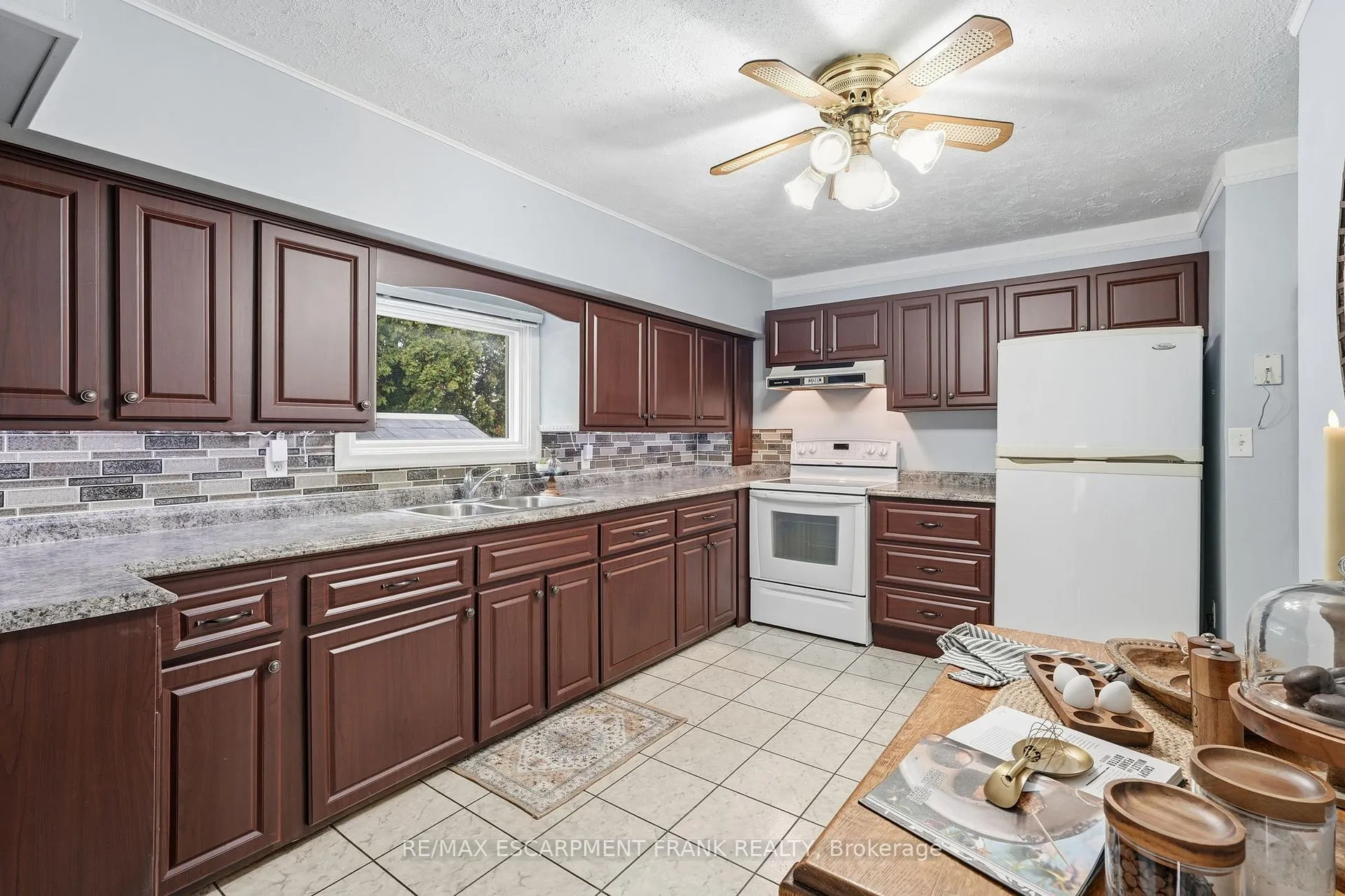 Photo 19 of 685 Dunn Avenue, Hamilton, Parkview — HOMEH