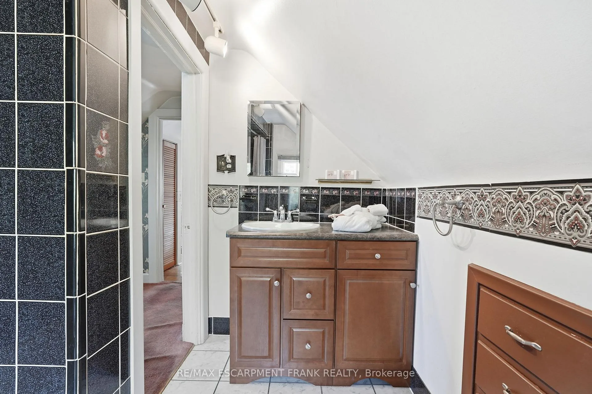 Photo 31 of 685 Dunn Avenue, Hamilton, Parkview — HOMEH