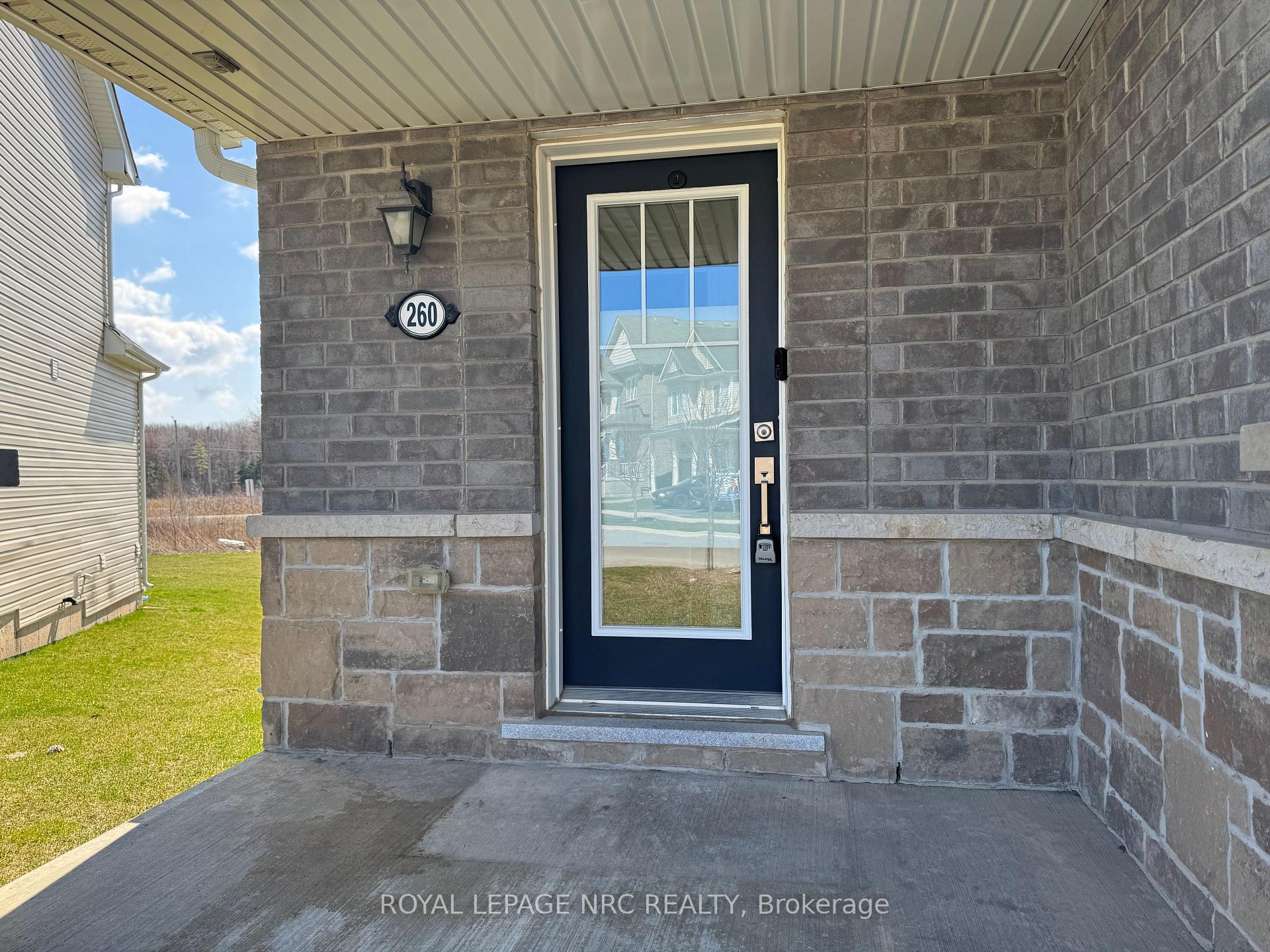 Photo 2 of 260 Esther Crescent, Thorold, Hurricane/Merrittville — HOMEH