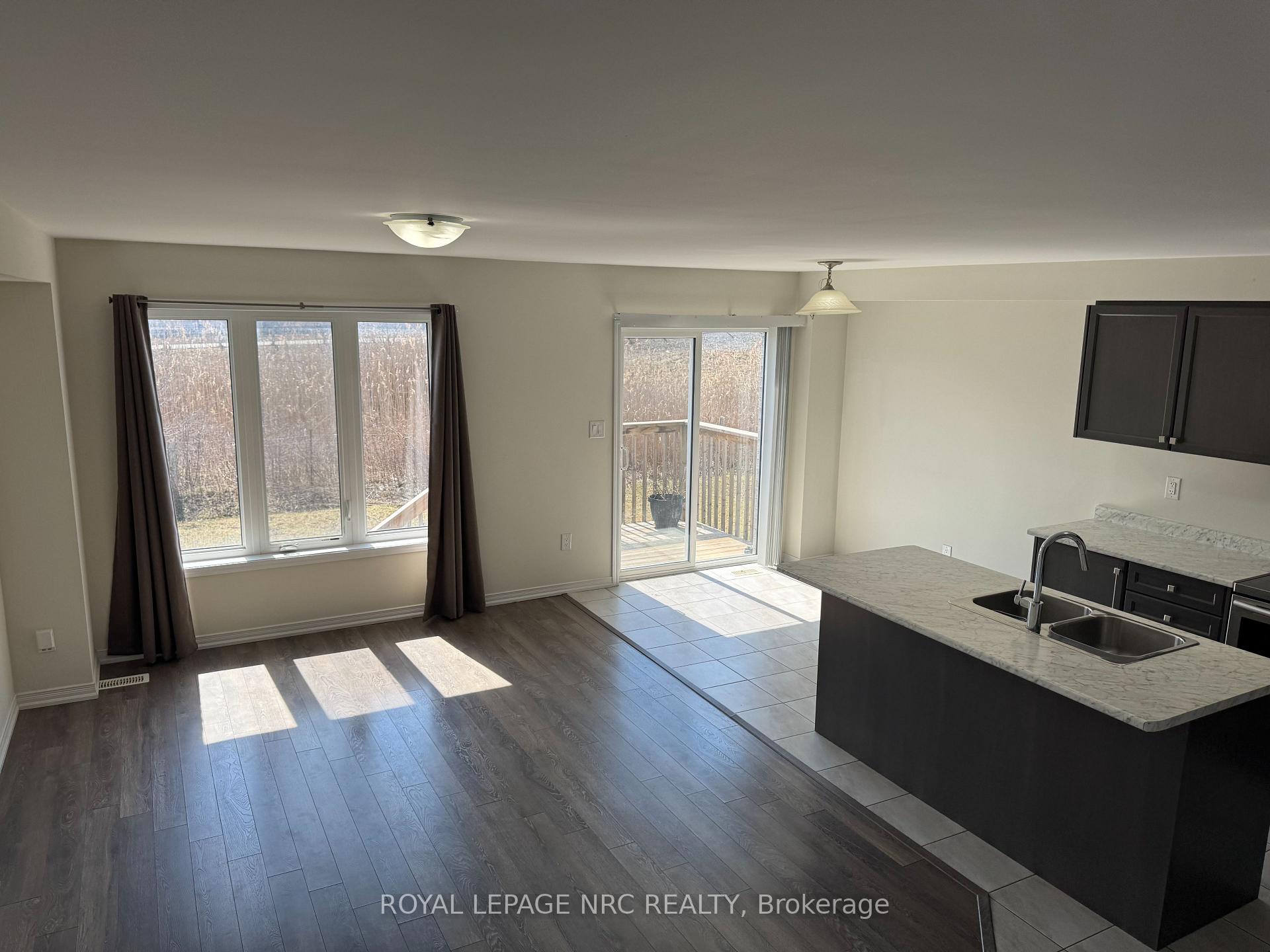Photo 4 of 260 Esther Crescent, Thorold, Hurricane/Merrittville — HOMEH
