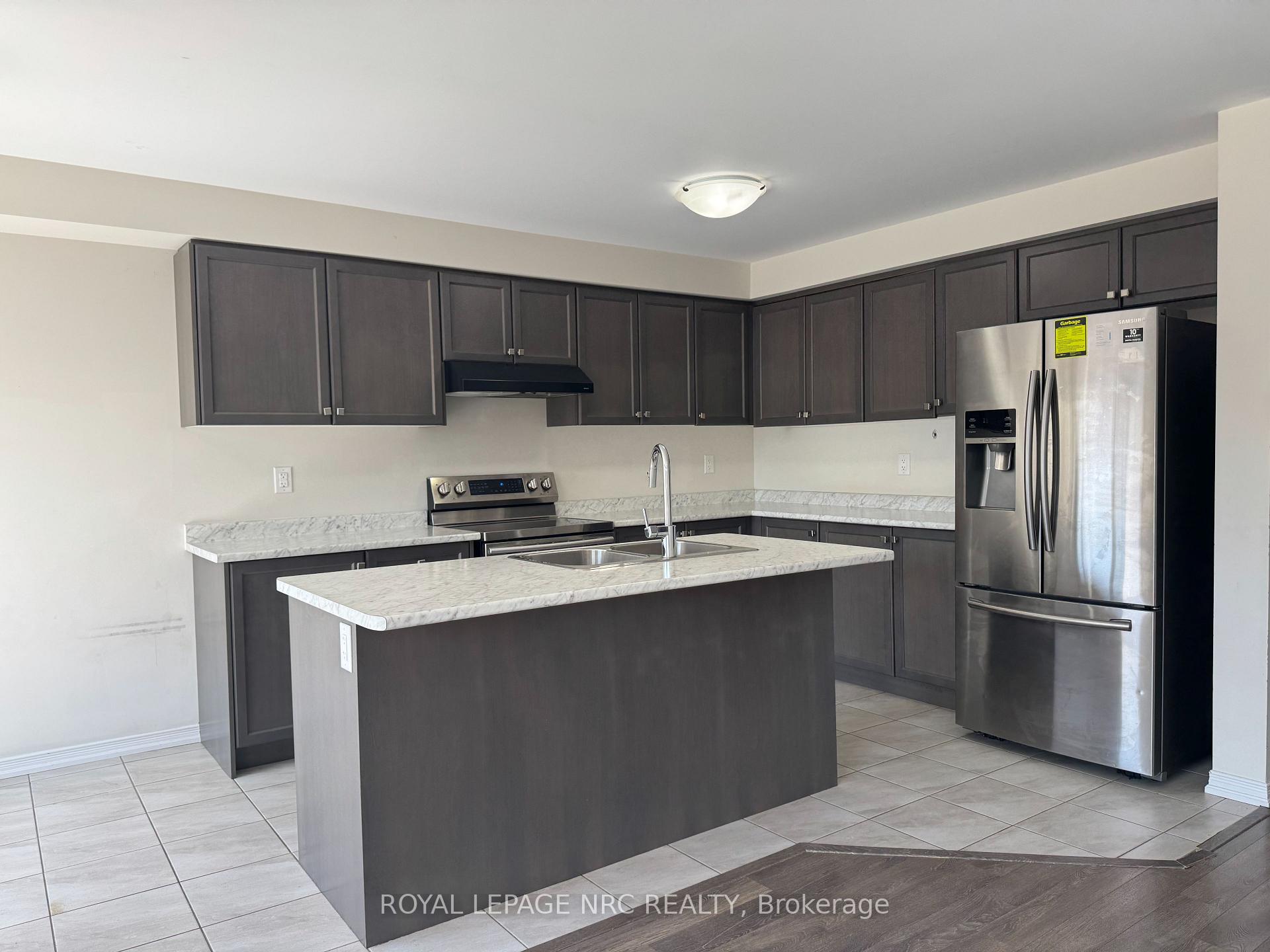 Photo 5 of 260 Esther Crescent, Thorold, Hurricane/Merrittville — HOMEH