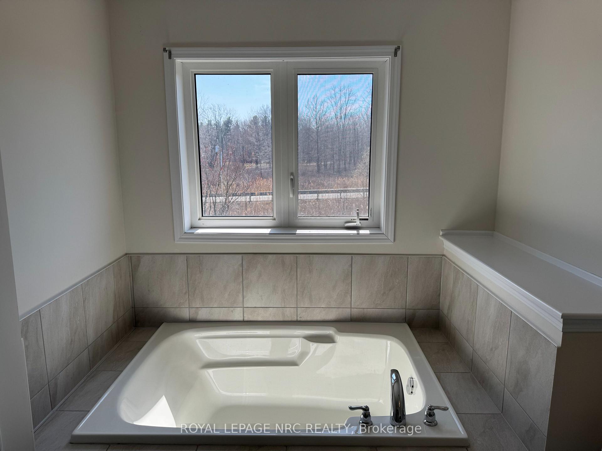 Photo 17 of 260 Esther Crescent, Thorold, Hurricane/Merrittville — HOMEH