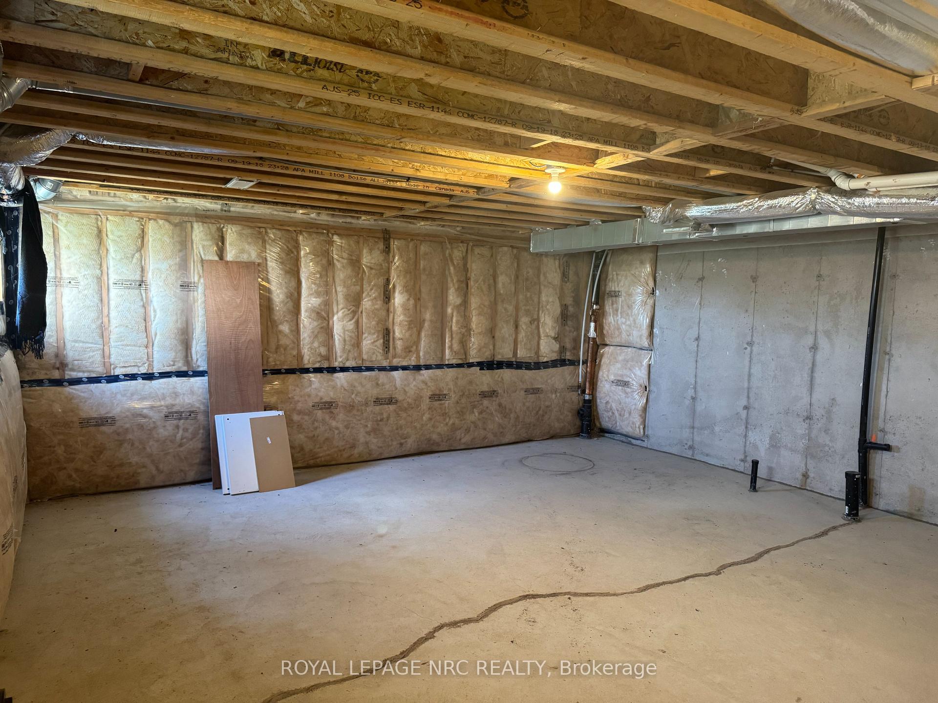 Photo 22 of 260 Esther Crescent, Thorold, Hurricane/Merrittville — HOMEH