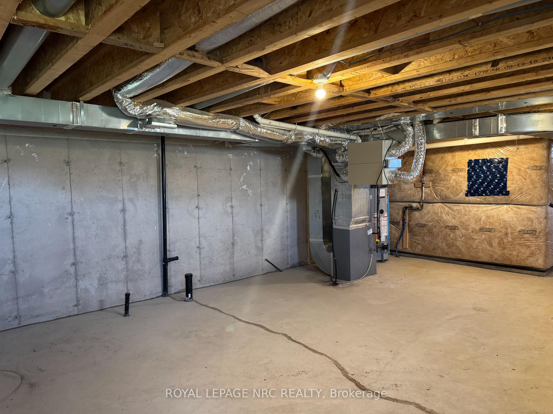Photo 23 of 260 Esther Crescent, Thorold, Hurricane/Merrittville — HOMEH