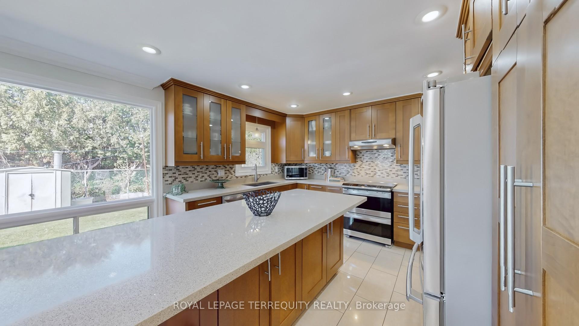 Photo 11 of 8 Ashall Boulevard, Toronto, O'Connor-Parkview — HOMEH