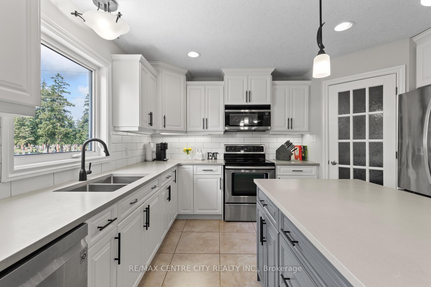 Photo 14 of 4 Ashby Crescent, Strathroy-Caradoc, SW — HOMEH