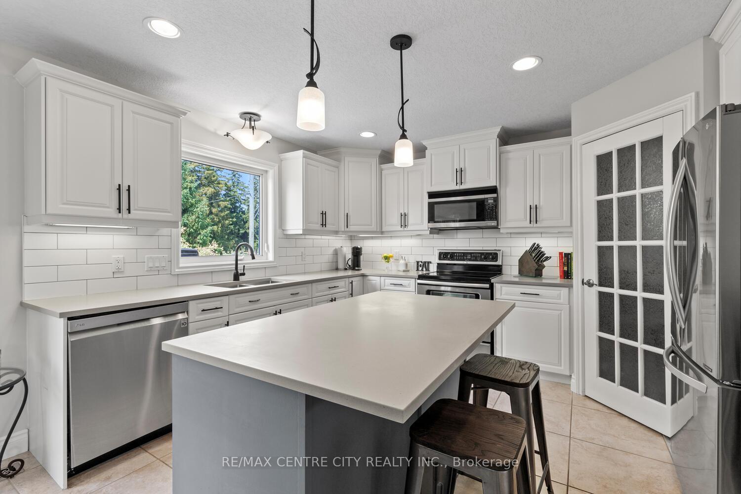 Photo 15 of 4 Ashby Crescent, Strathroy-Caradoc, SW — HOMEH