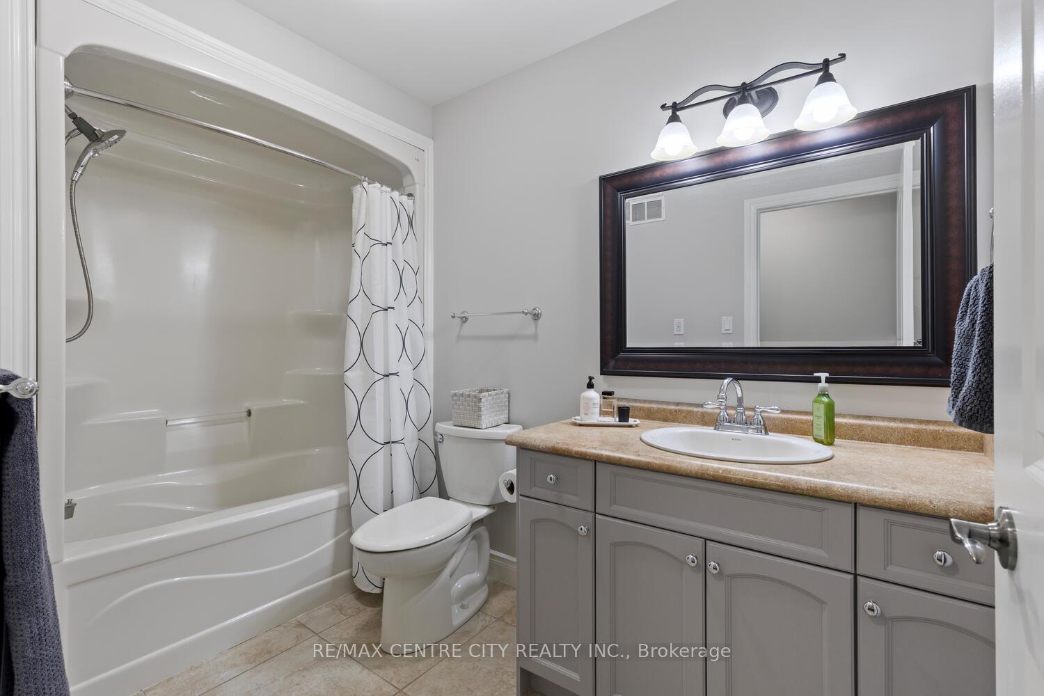 Photo 28 of 4 Ashby Crescent, Strathroy-Caradoc, SW — HOMEH