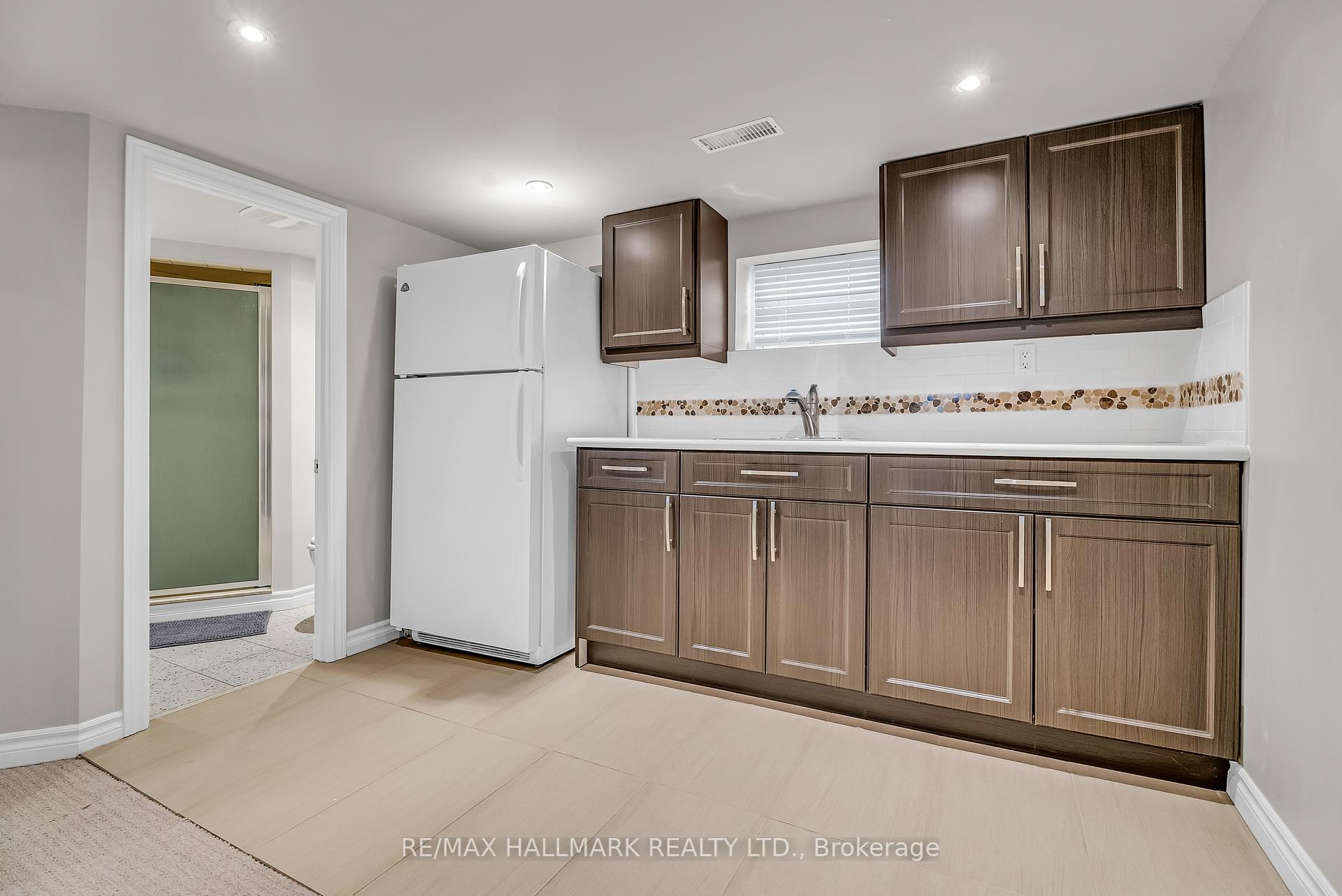 Photo 7 of 450 Cosburn Avenue, Toronto, East York — HOMEH