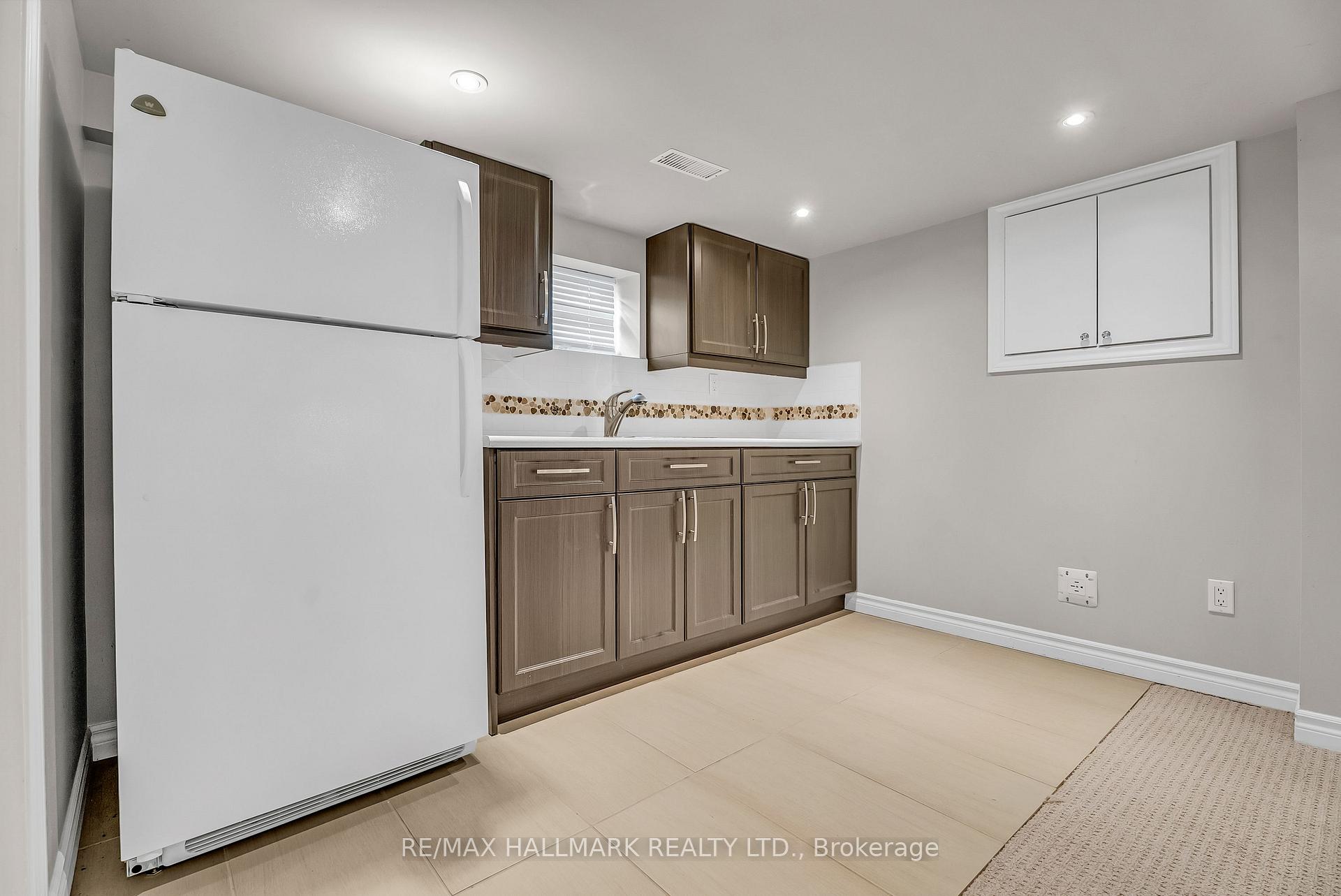 Photo 8 of 450 Cosburn Avenue, Toronto, East York — HOMEH
