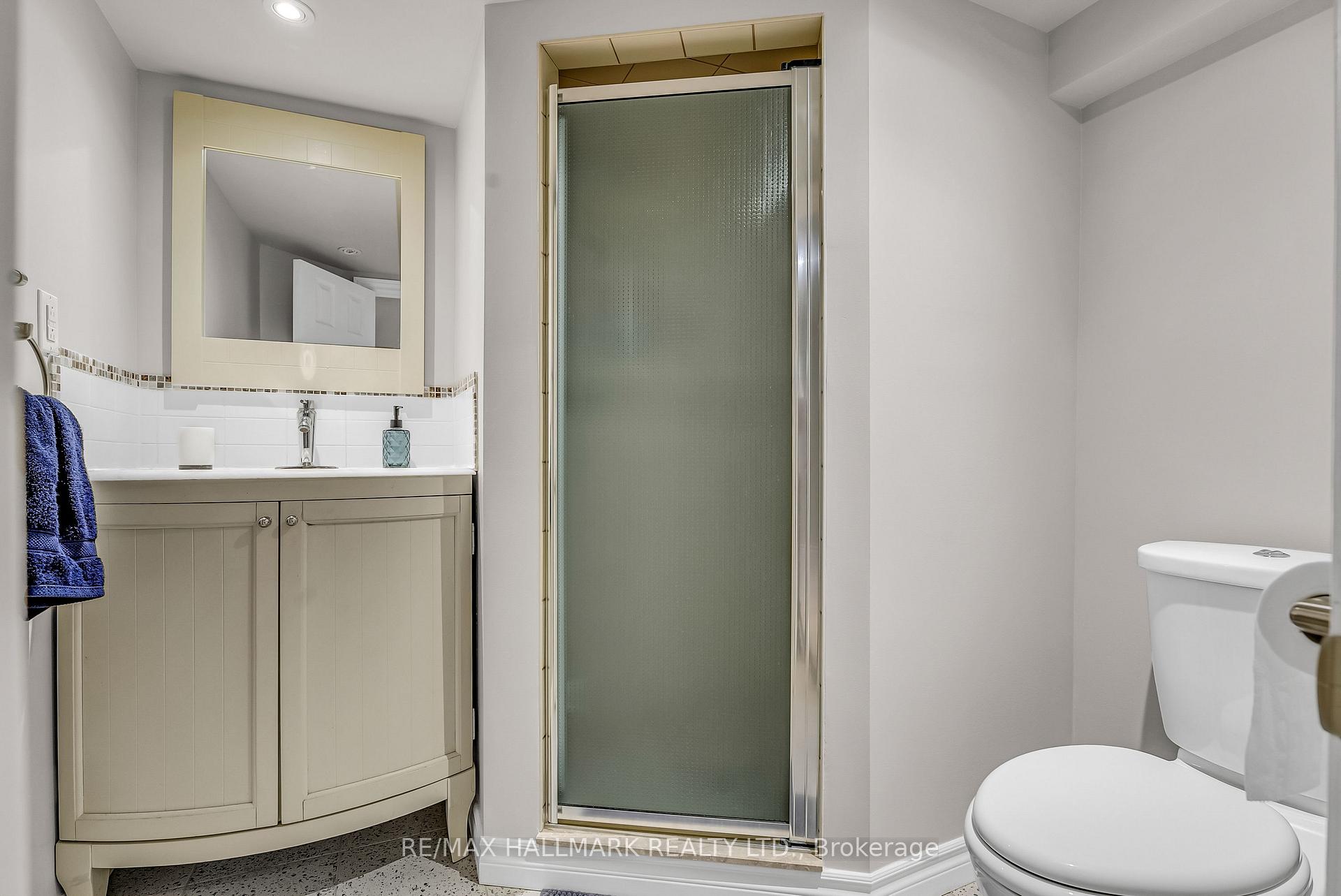 Photo 10 of 450 Cosburn Avenue, Toronto, East York — HOMEH