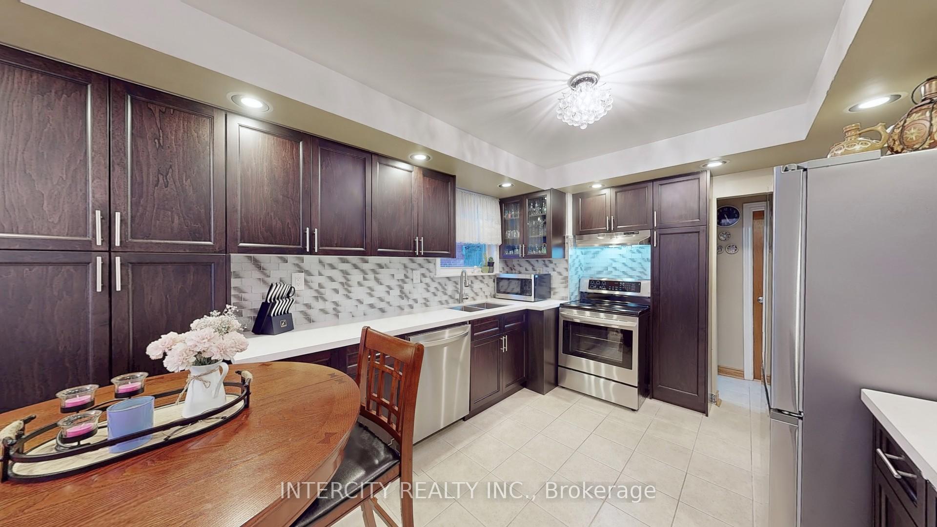 Photo 7 of 14 Bayard Avenue, Scarborough, Wexford-Maryvale — HOMEH