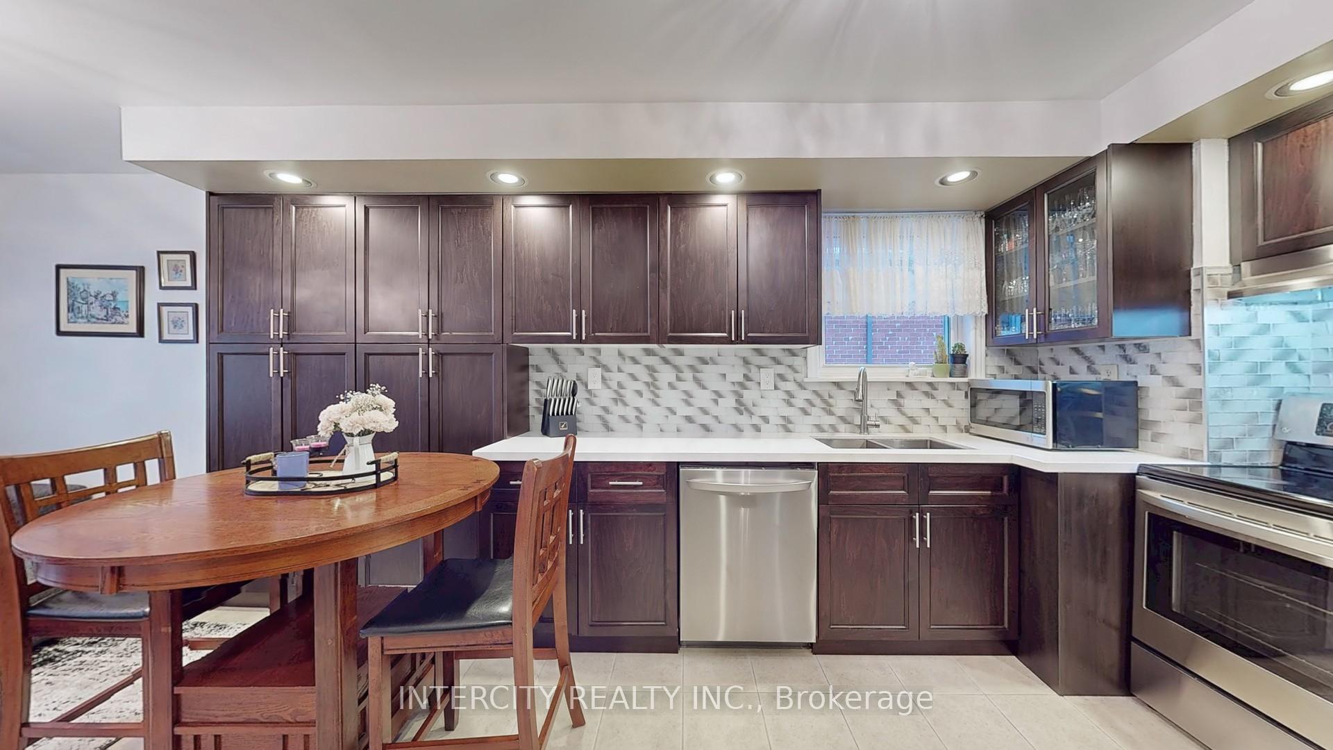 Photo 8 of 14 Bayard Avenue, Scarborough, Wexford-Maryvale — HOMEH