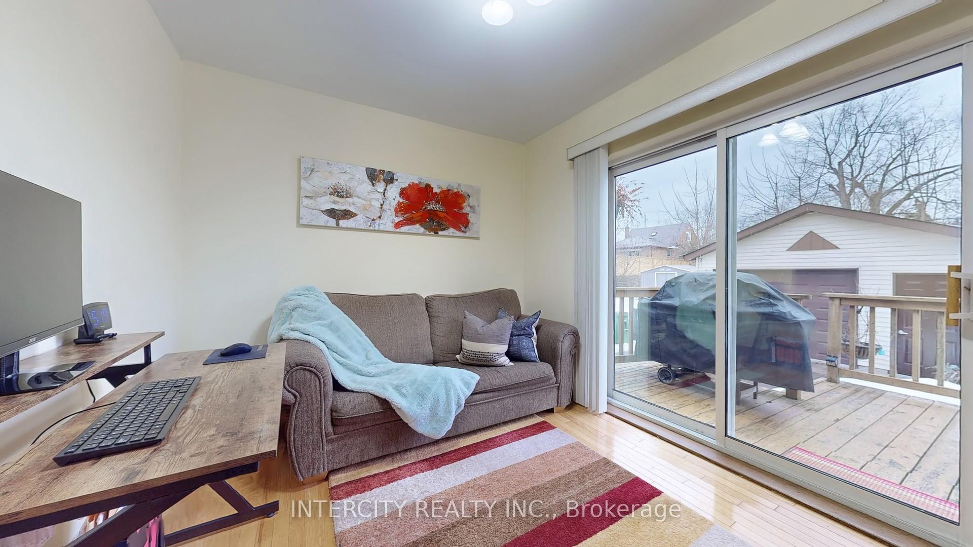 Photo 9 of 14 Bayard Avenue, Scarborough, Wexford-Maryvale — HOMEH