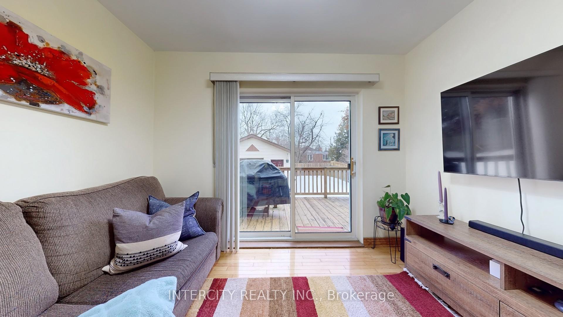 Photo 10 of 14 Bayard Avenue, Scarborough, Wexford-Maryvale — HOMEH