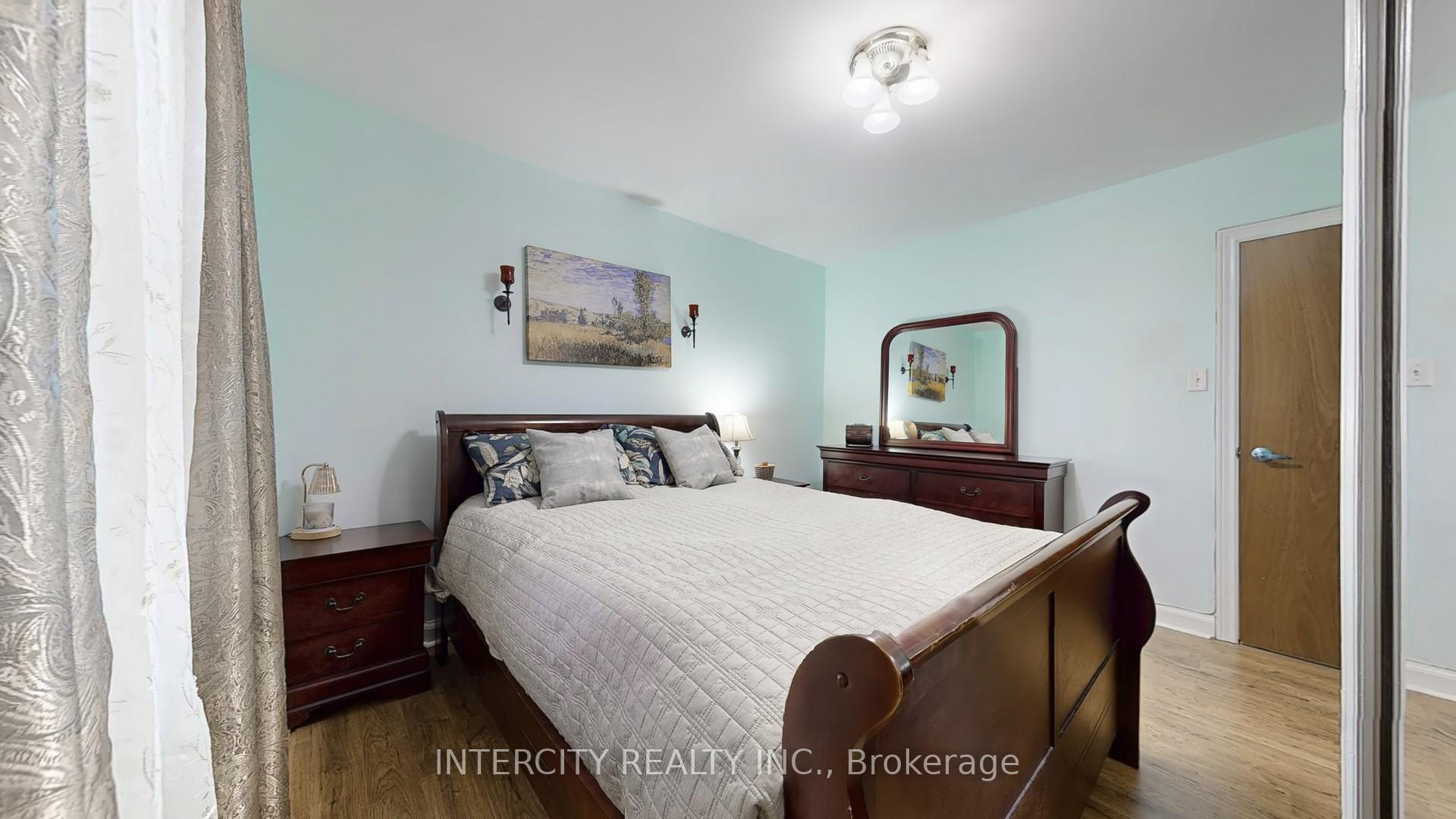 Photo 12 of 14 Bayard Avenue, Scarborough, Wexford-Maryvale — HOMEH