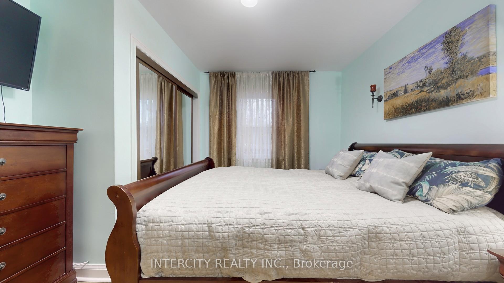 Photo 13 of 14 Bayard Avenue, Scarborough, Wexford-Maryvale — HOMEH