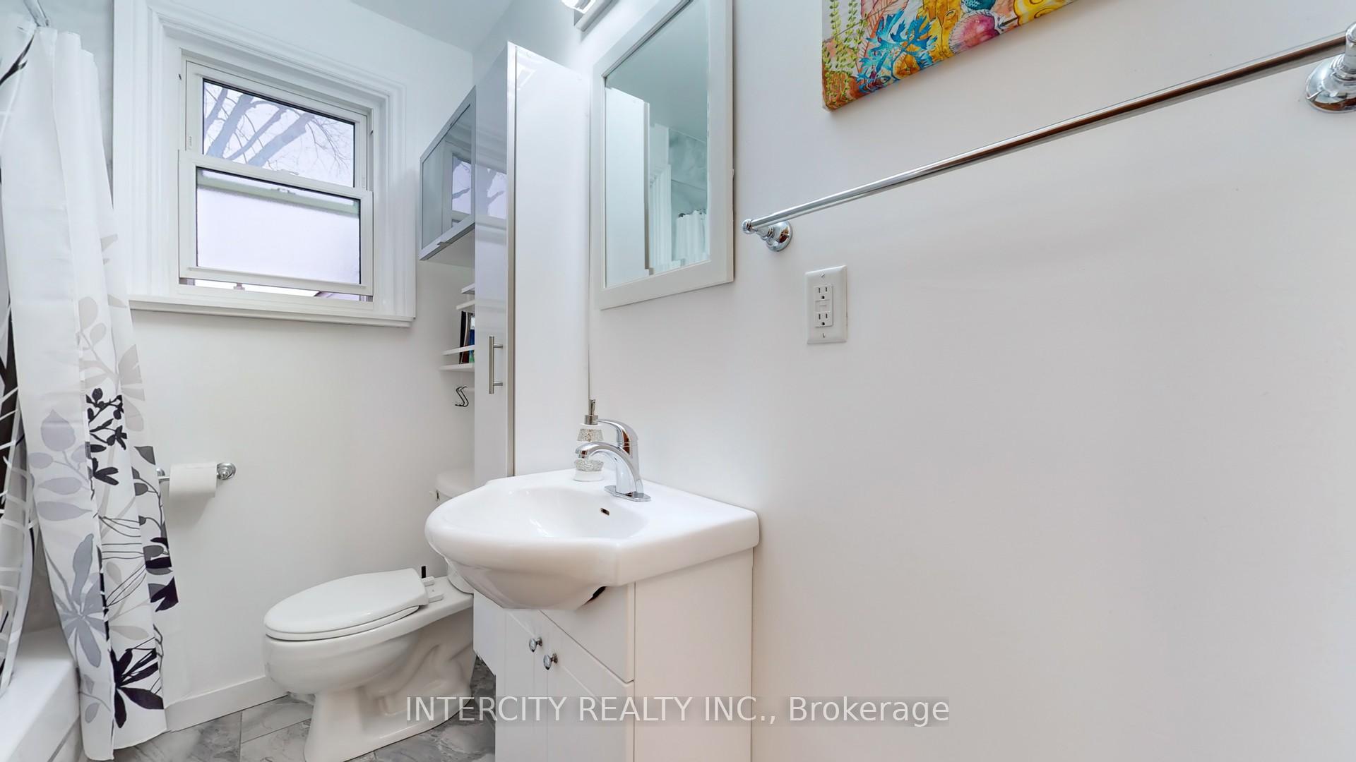 Photo 15 of 14 Bayard Avenue, Scarborough, Wexford-Maryvale — HOMEH