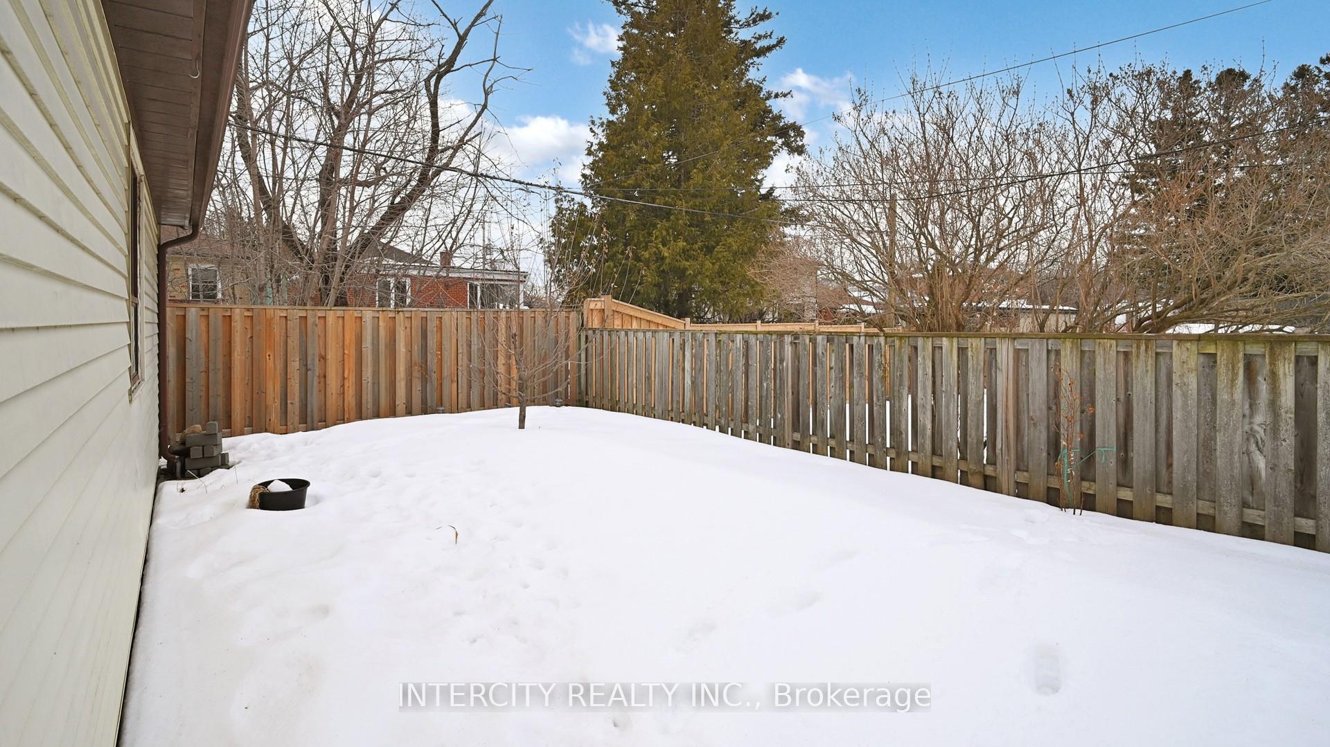 Photo 24 of 14 Bayard Avenue, Scarborough, Wexford-Maryvale — HOMEH