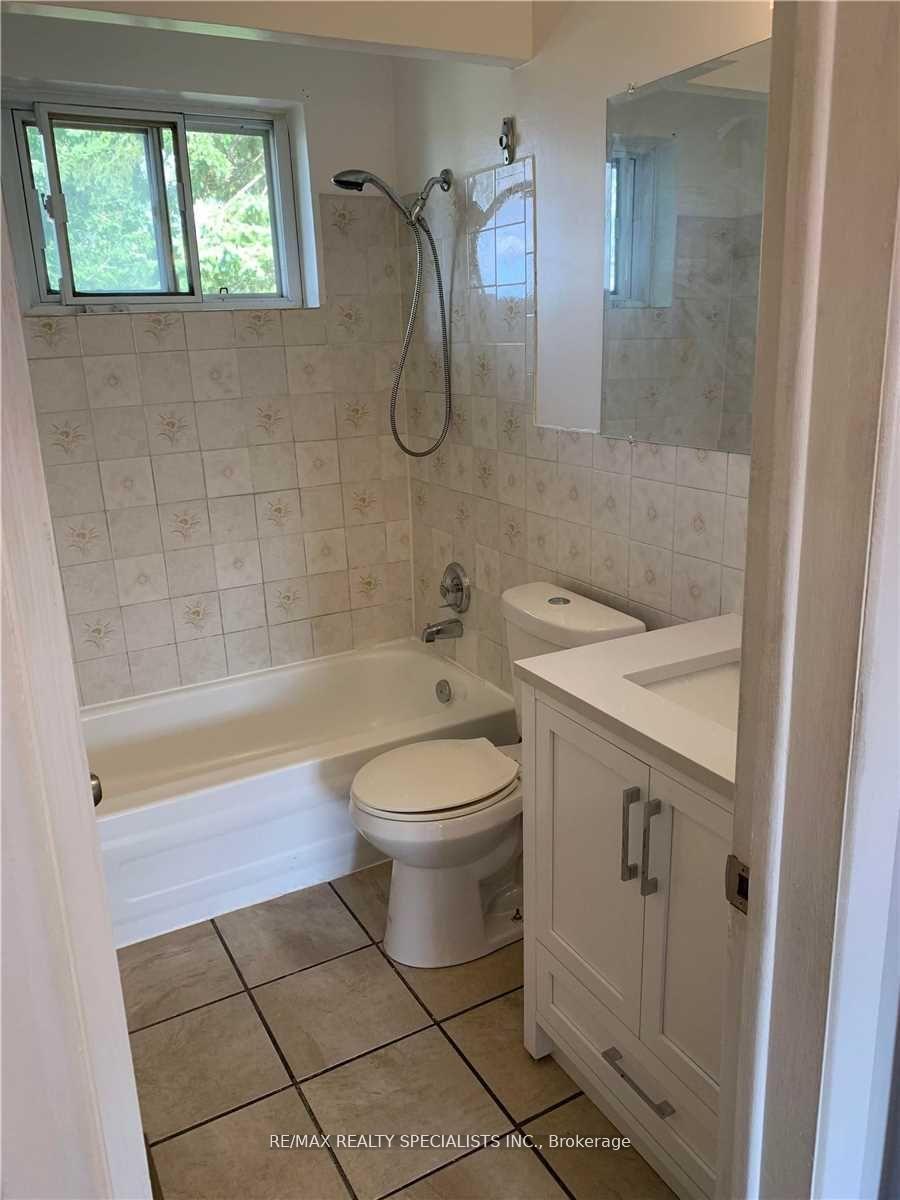 Photo 4 of 121 Malvern Avenue, Toronto, East End-Danforth — HOMEH