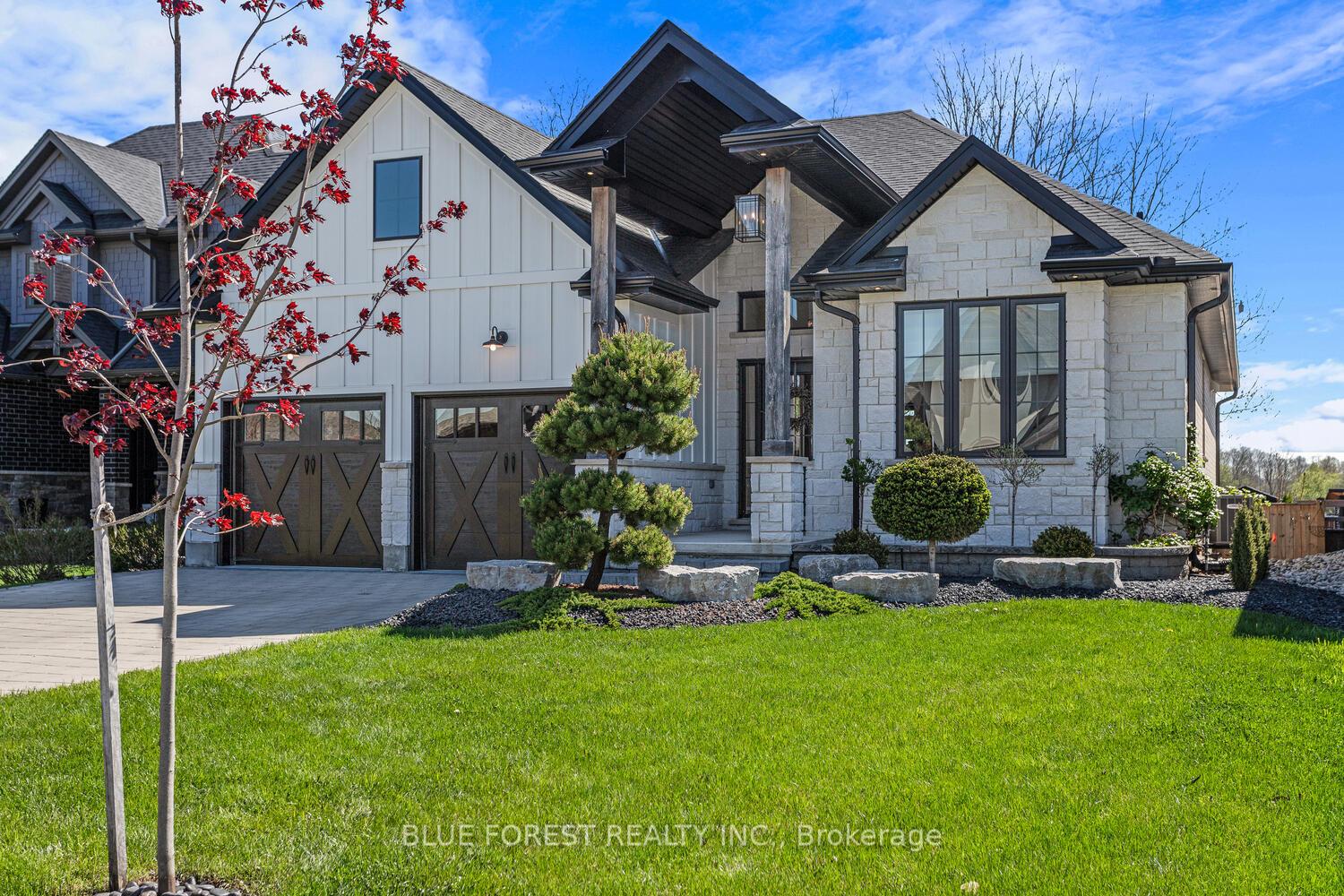Photo 2 of 86 Kemp Crescent, Strathroy-Caradoc, NE — HOMEH