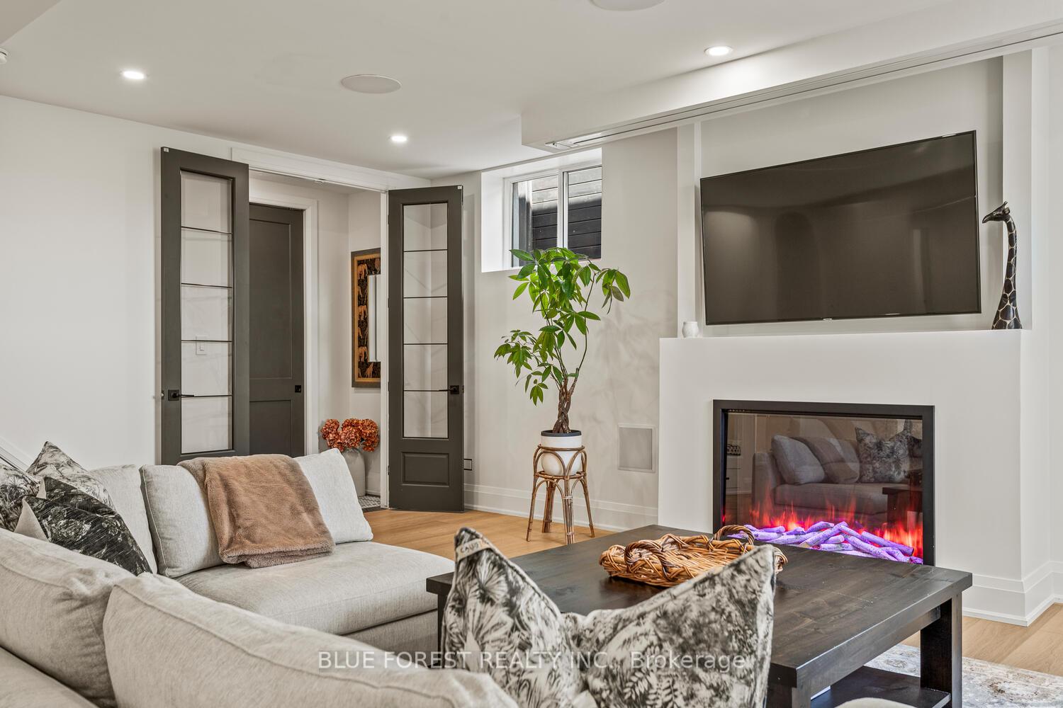 Photo 23 of 86 Kemp Crescent, Strathroy-Caradoc, NE — HOMEH