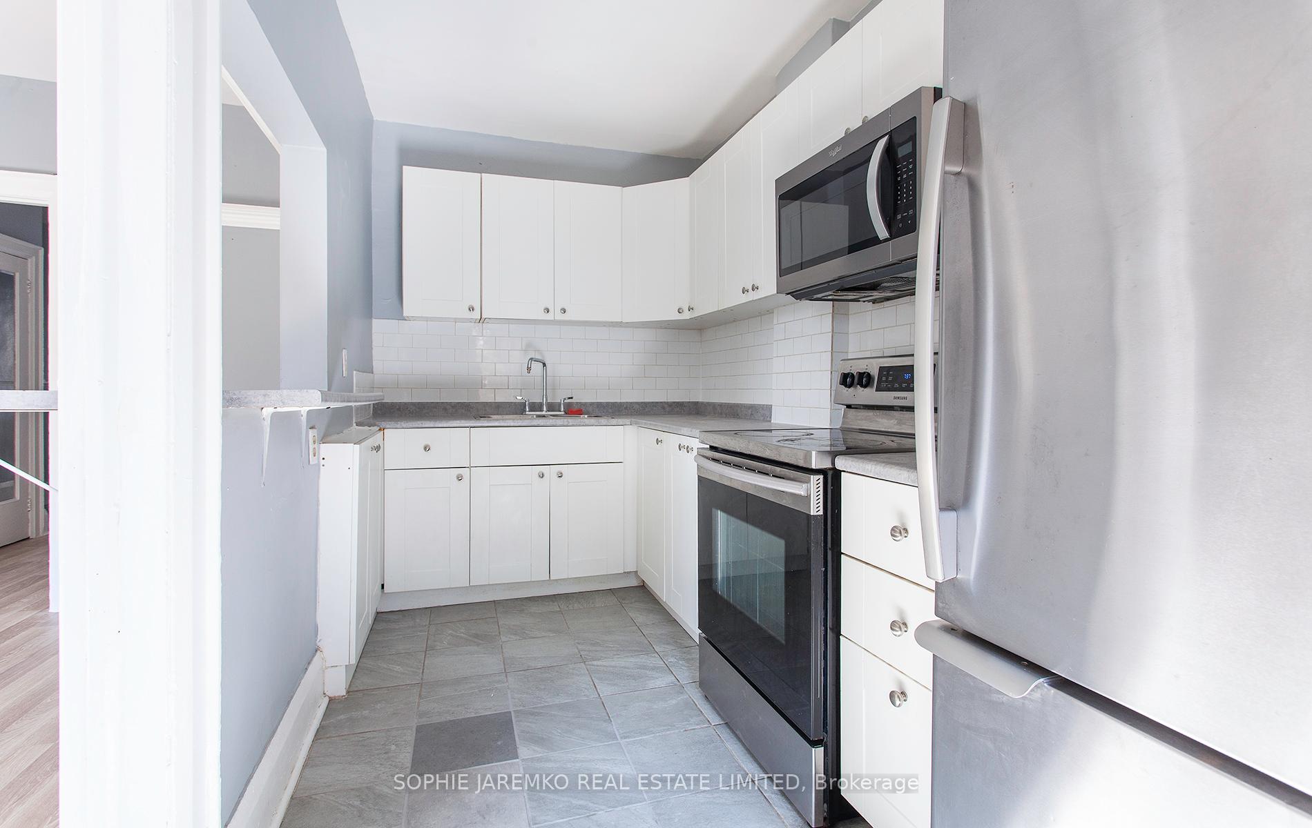 Photo 4 of 971A Bloor Street W, Toronto, Palmerston-Little Italy — HOMEH