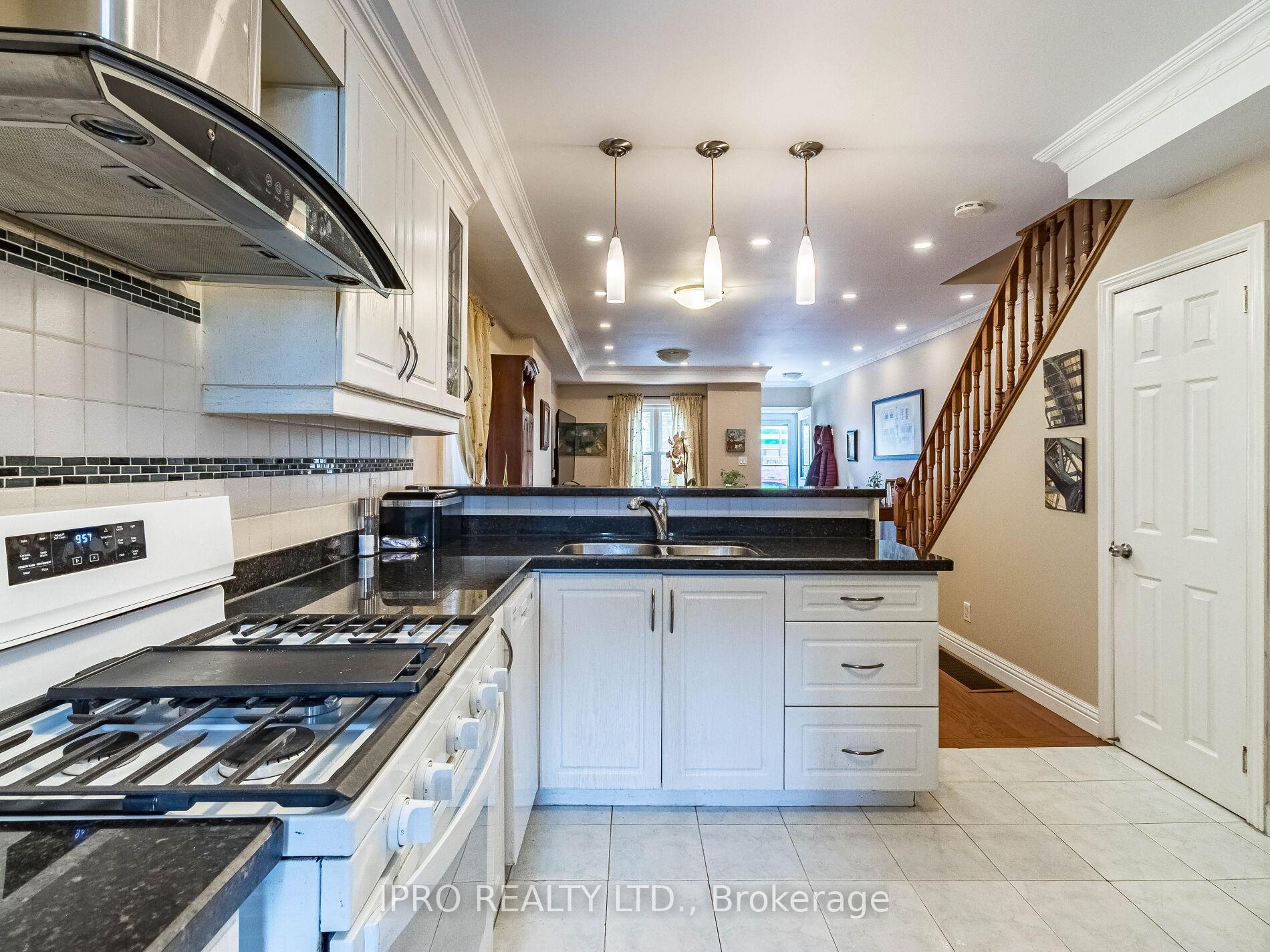 Photo 15 of 24 Mosley Street, Toronto, South Riverdale — HOMEH