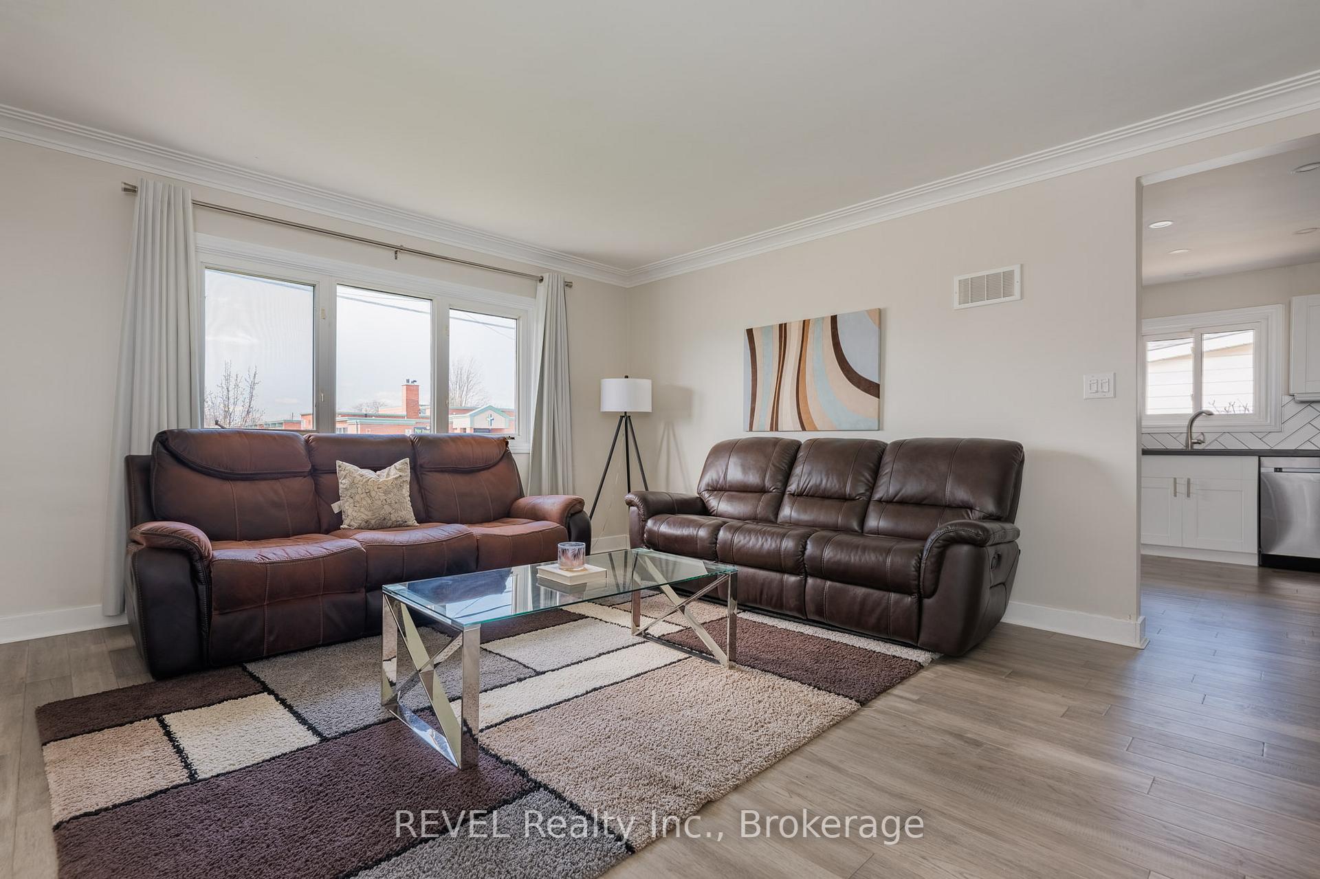 Photo 11 of 20 Whyte Avenue N, Thorold, Thorold Downtown — HOMEH