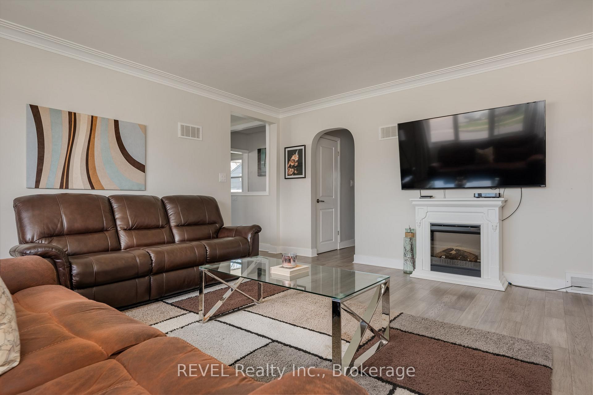 Photo 13 of 20 Whyte Avenue N, Thorold, Thorold Downtown — HOMEH