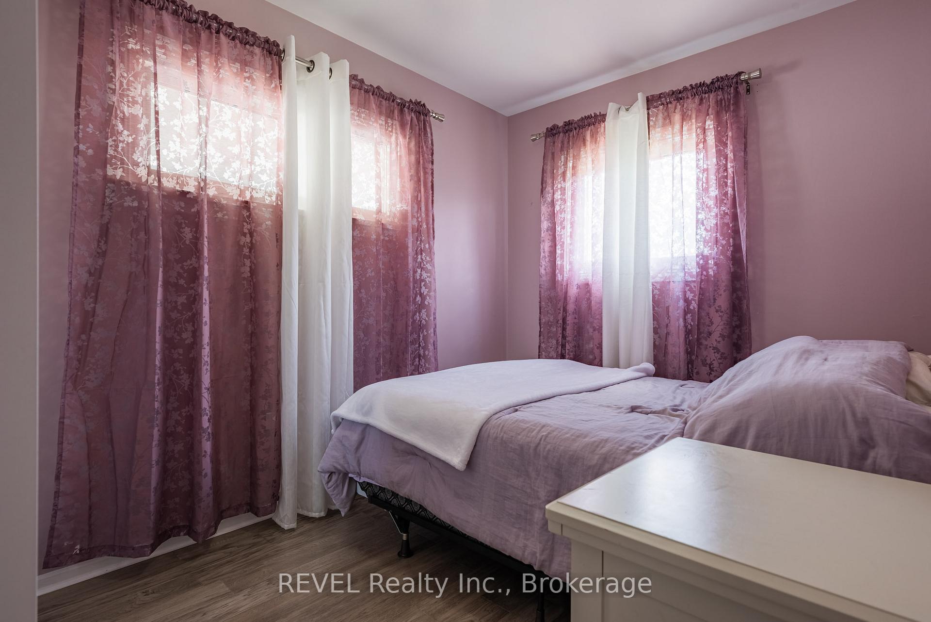 Photo 17 of 20 Whyte Avenue N, Thorold, Thorold Downtown — HOMEH