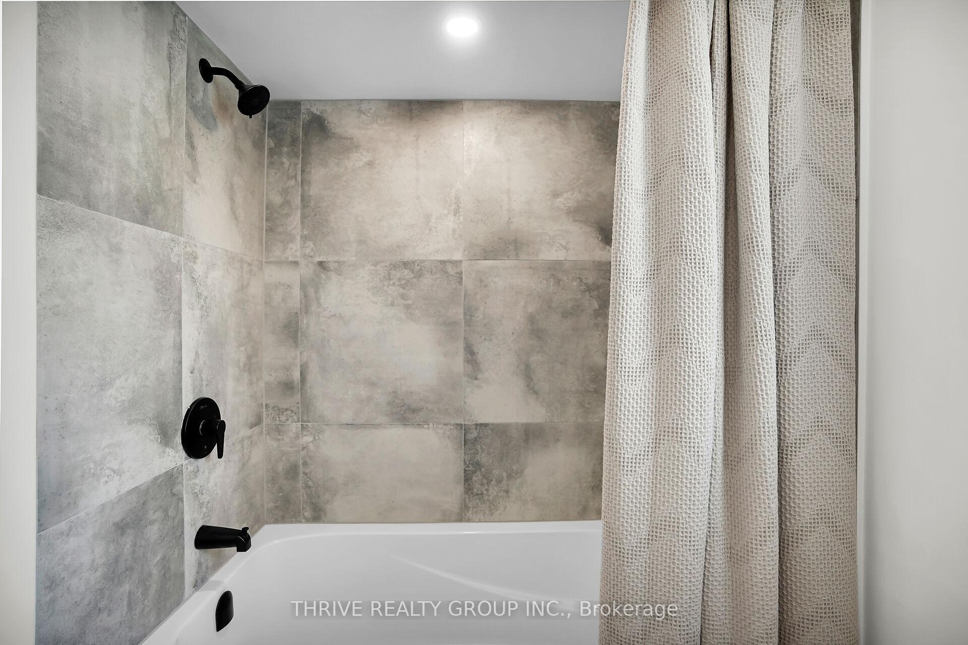 Photo 35 of 20 Deborah Drive, Strathroy-Caradoc, NE — HOMEH