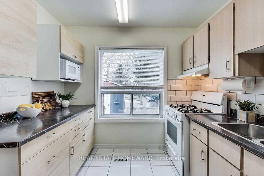 Photo 7 of 135 Kingston Road, Toronto, The Beaches — HOMEH